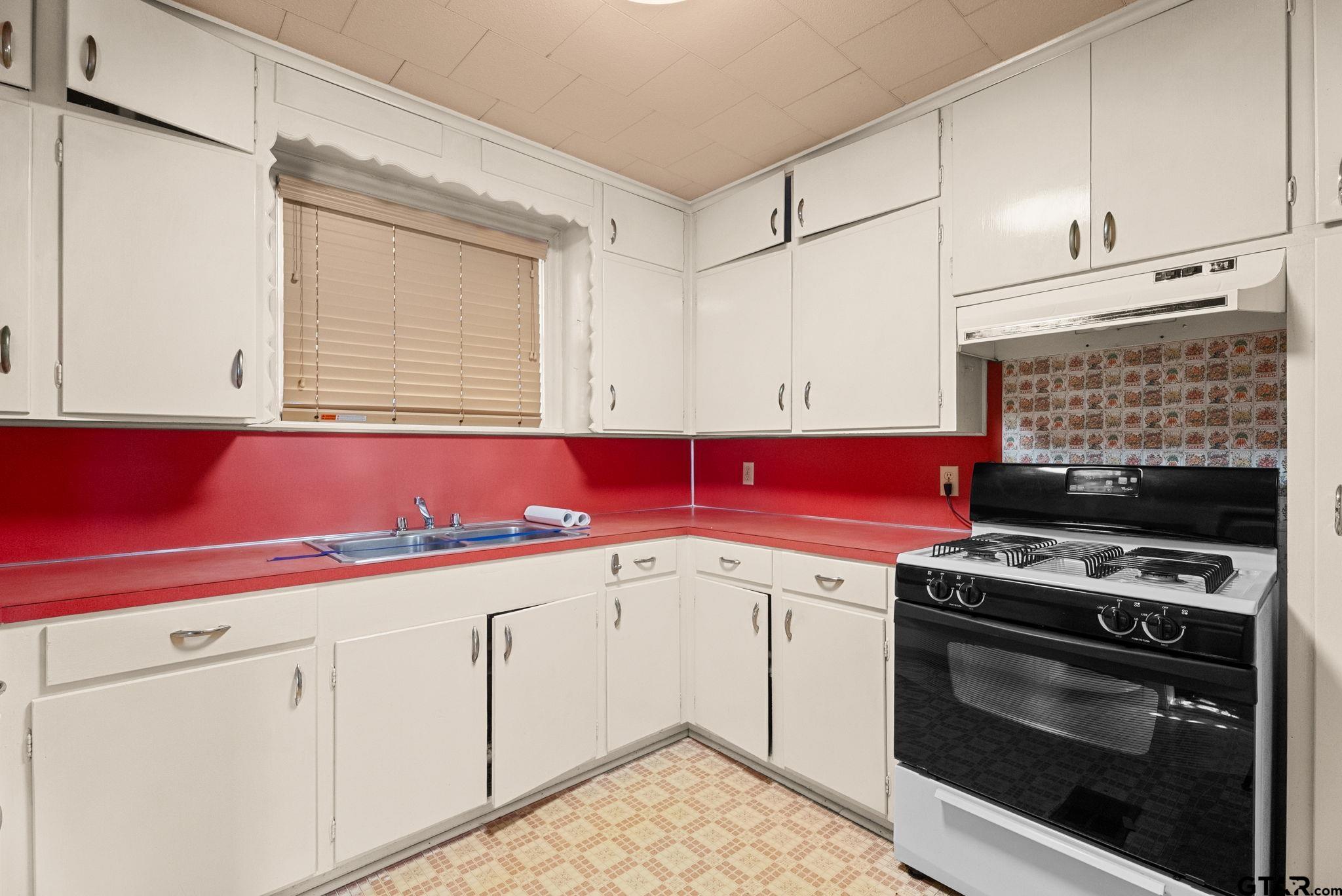 3819 Old Chandler