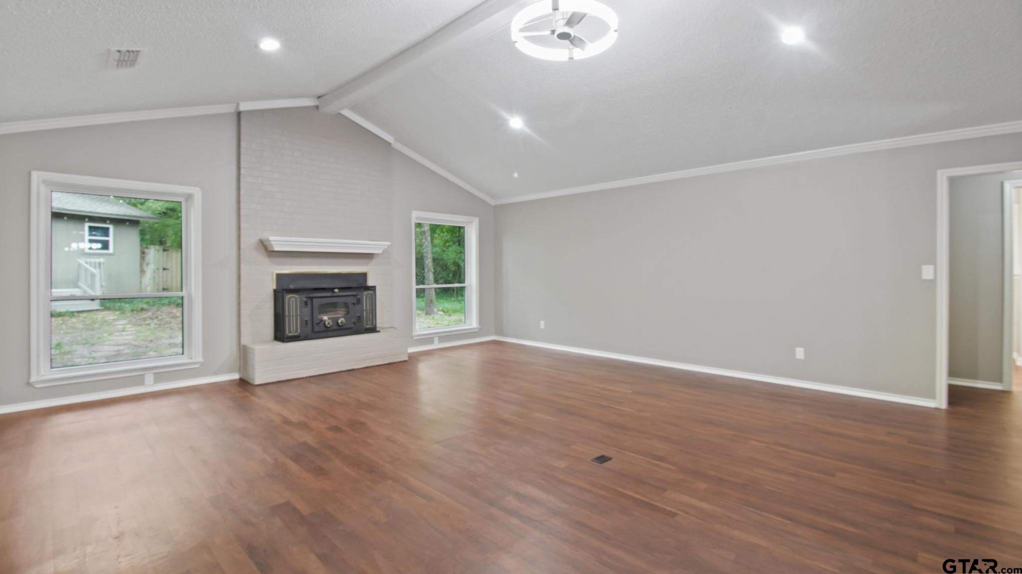10349 Lakeshore