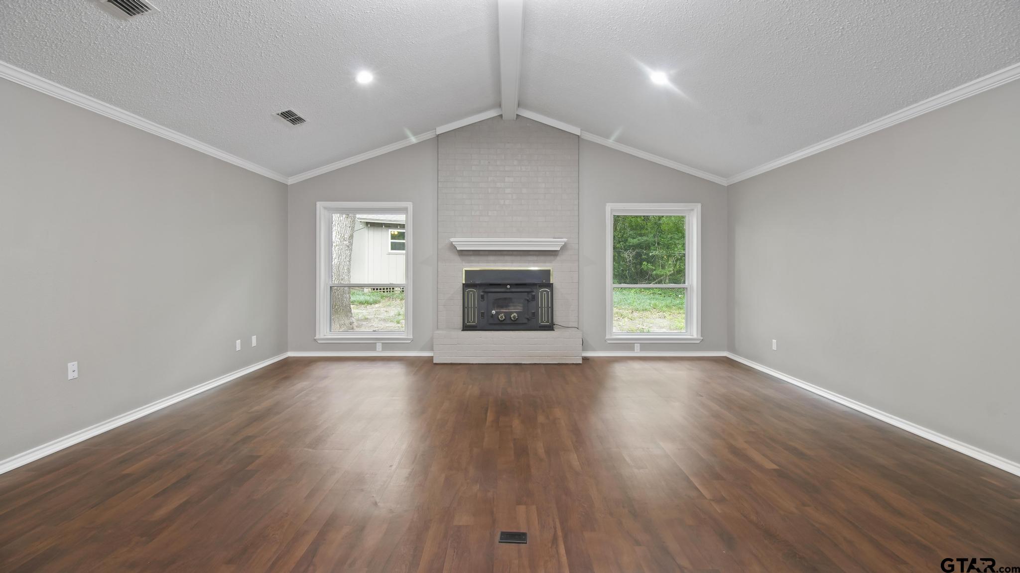 10349 Lakeshore