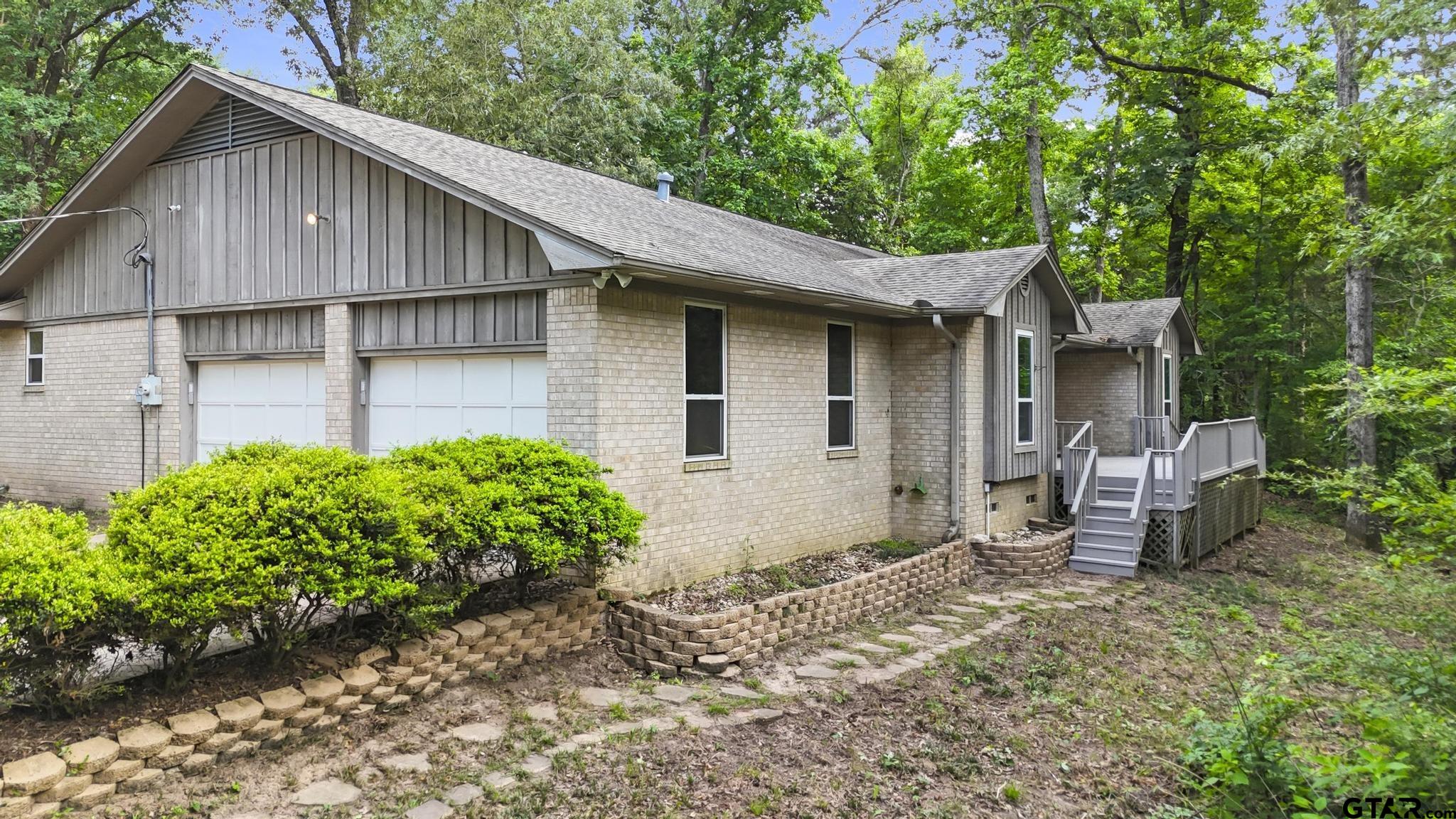 10349 Lakeshore