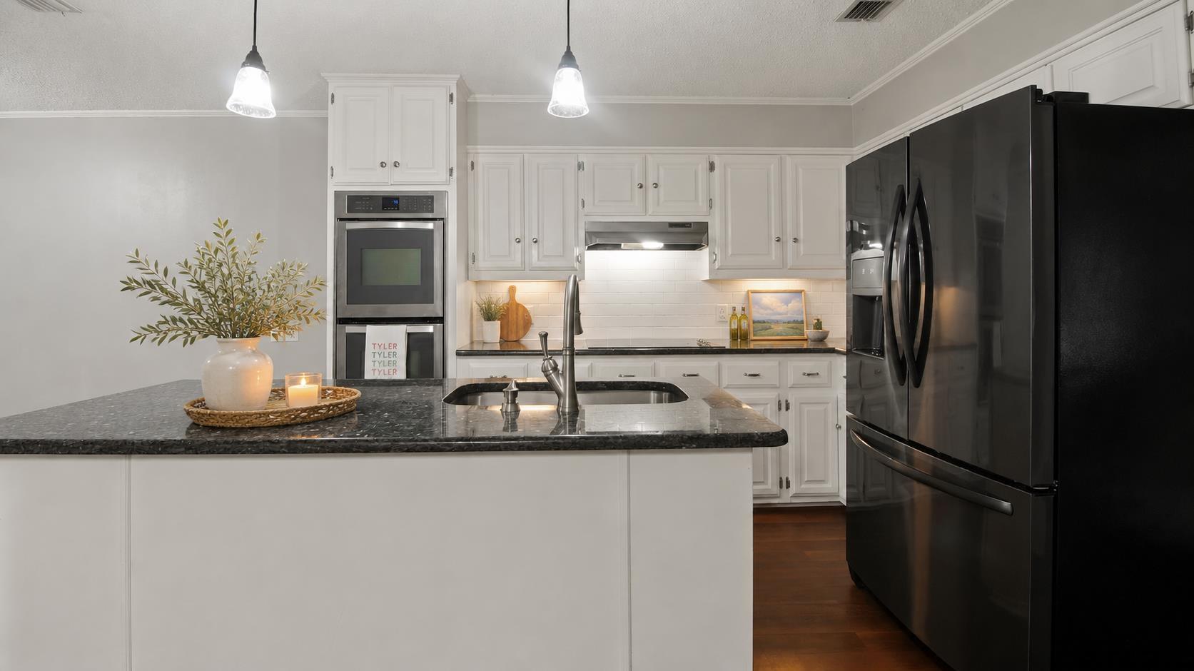 10349 Lakeshore
