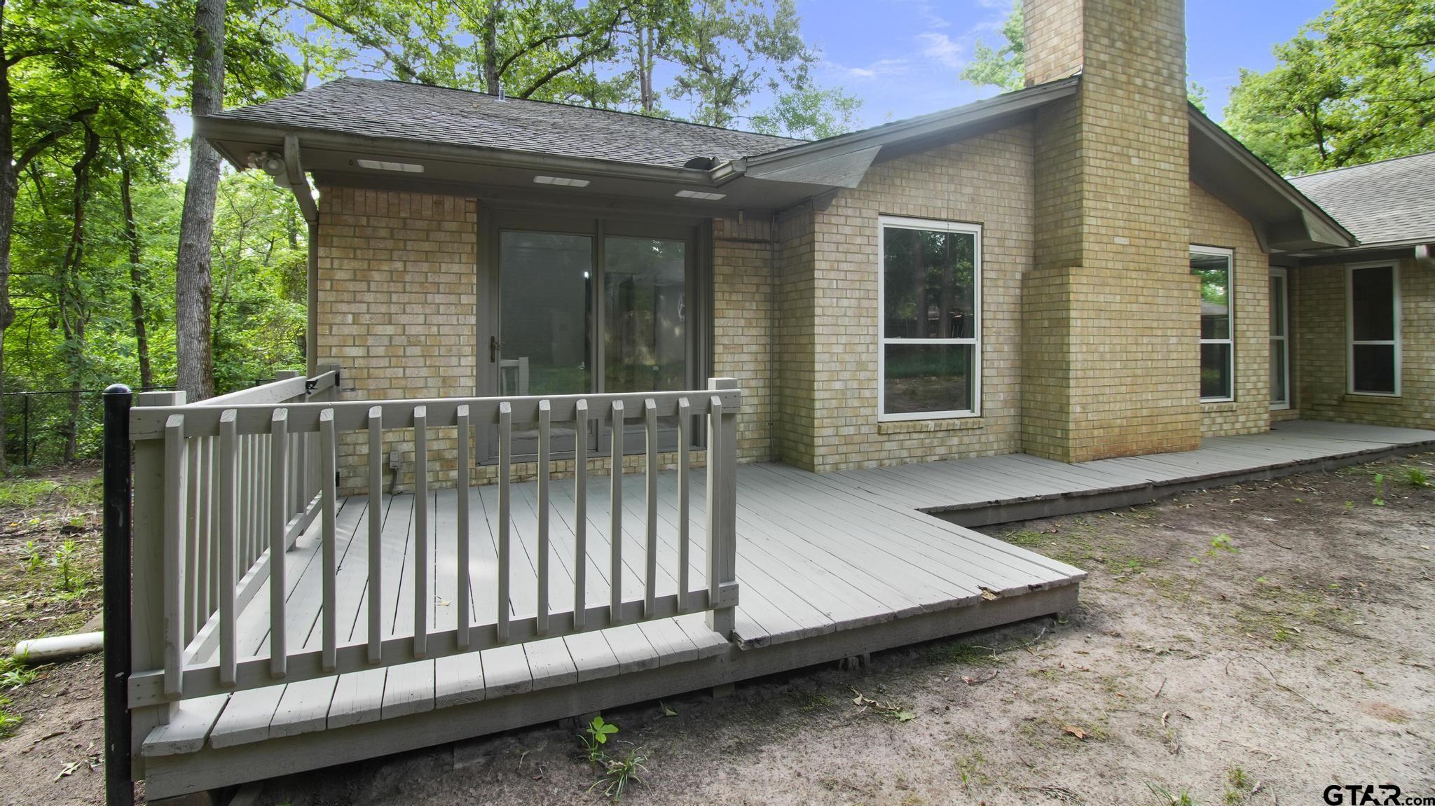 10349 Lakeshore