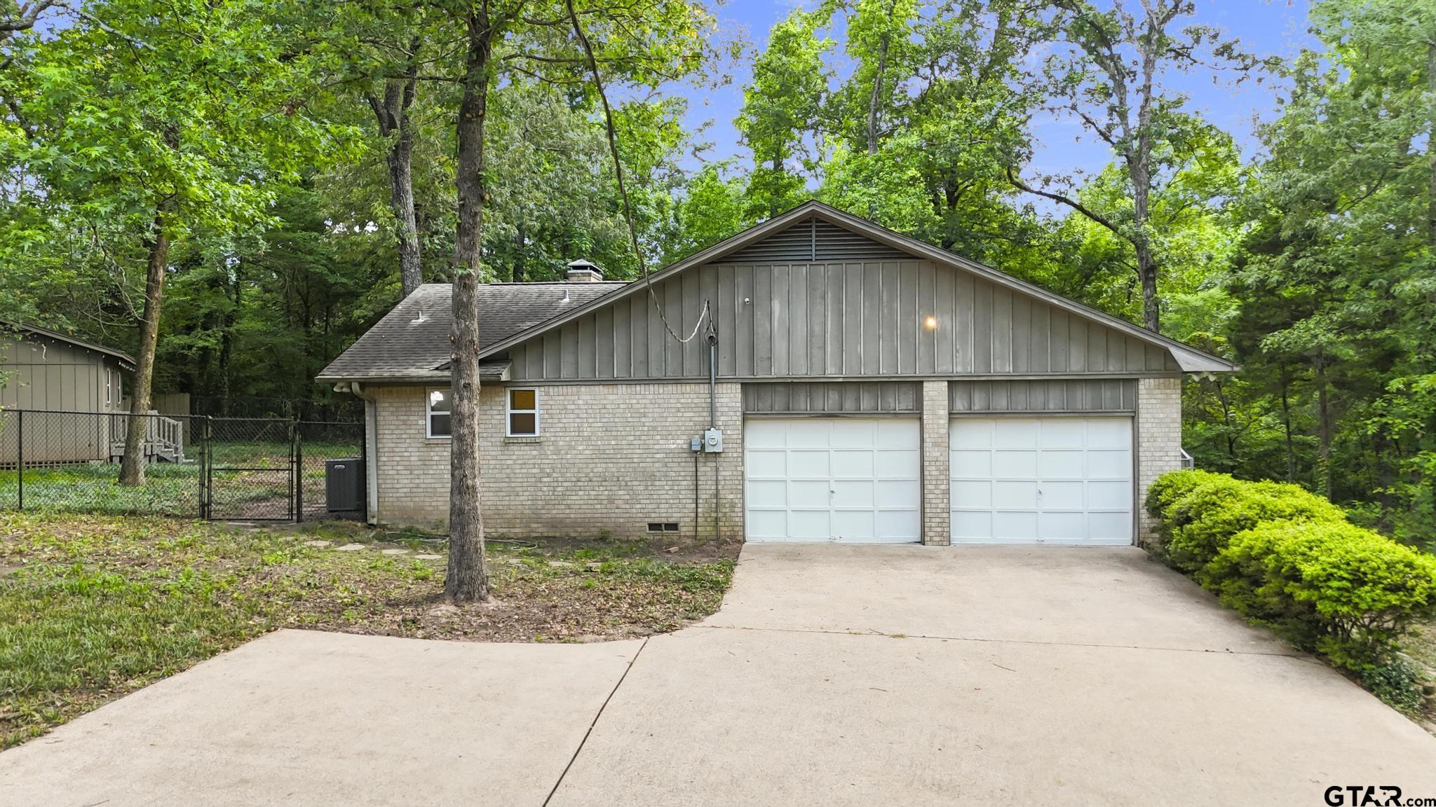 10349 Lakeshore