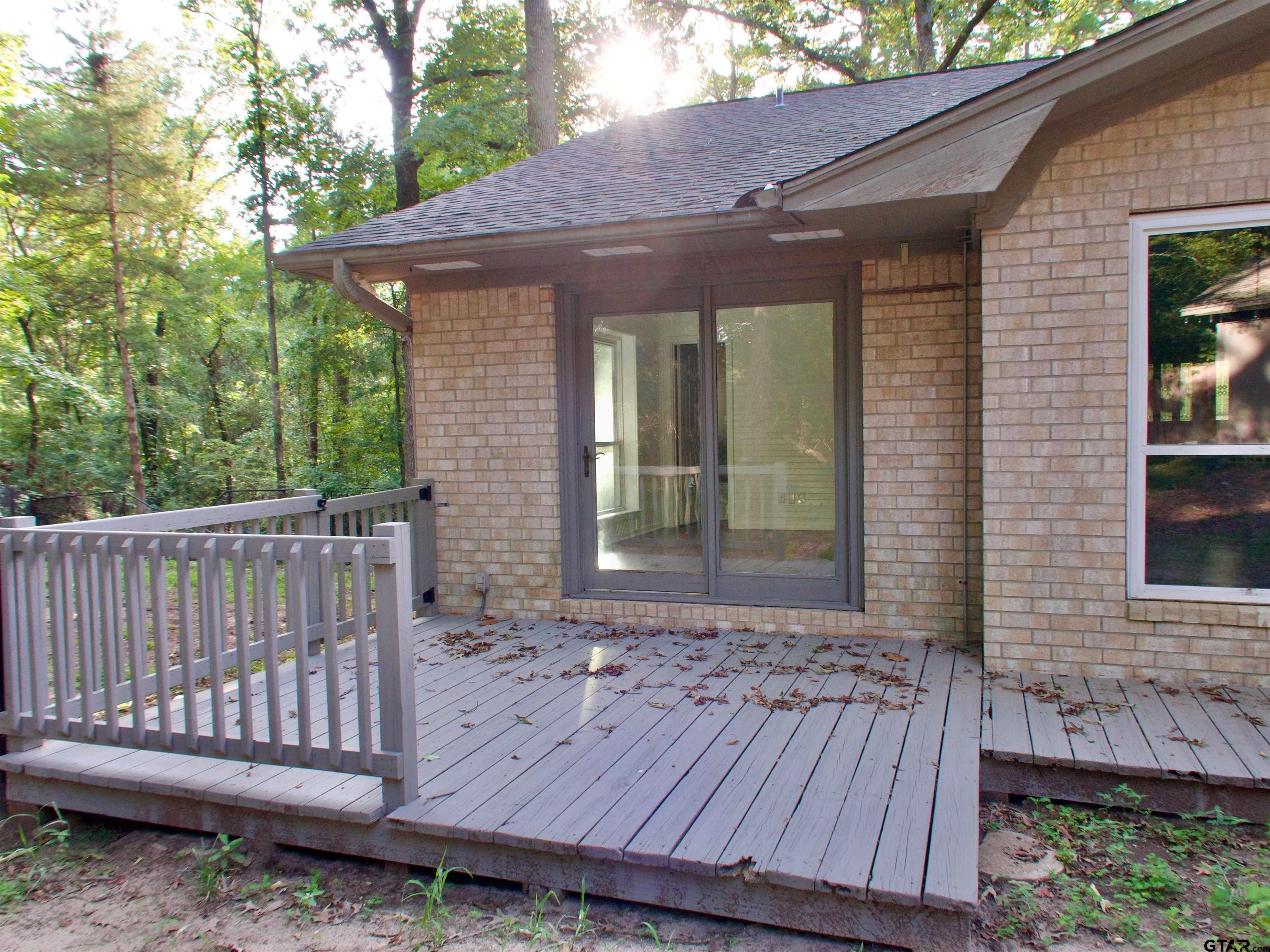 10349 Lakeshore