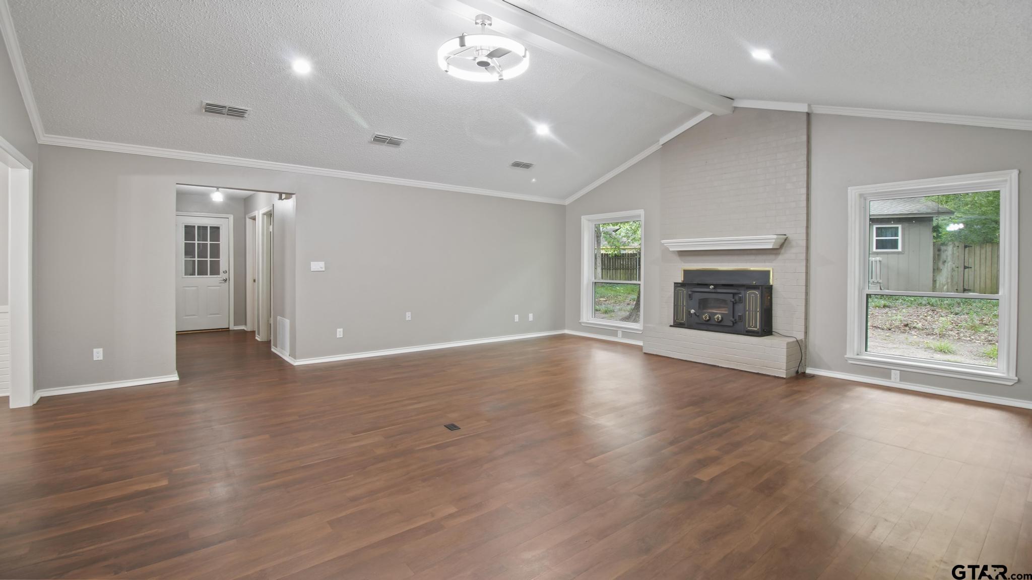 10349 Lakeshore