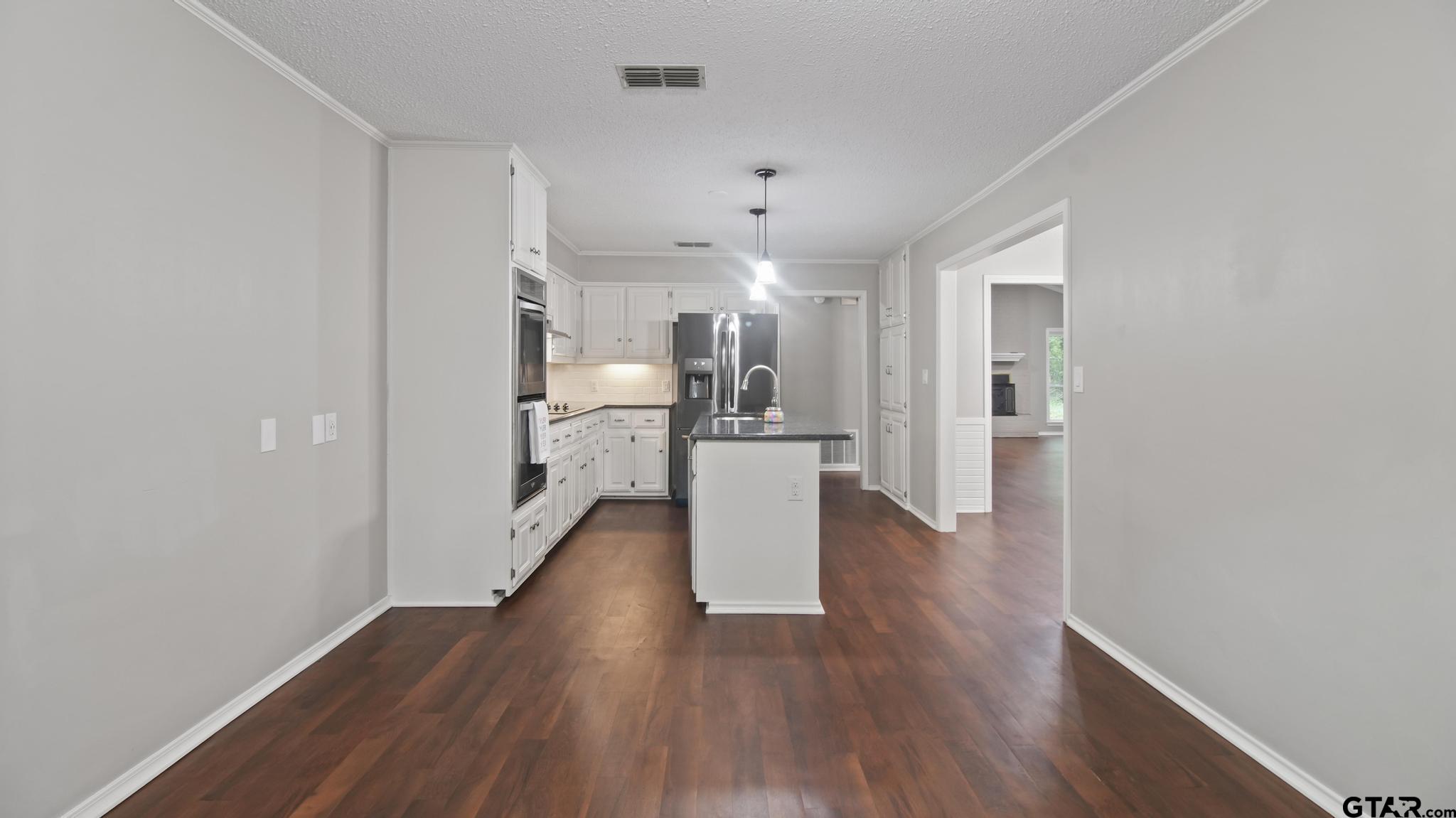 10349 Lakeshore