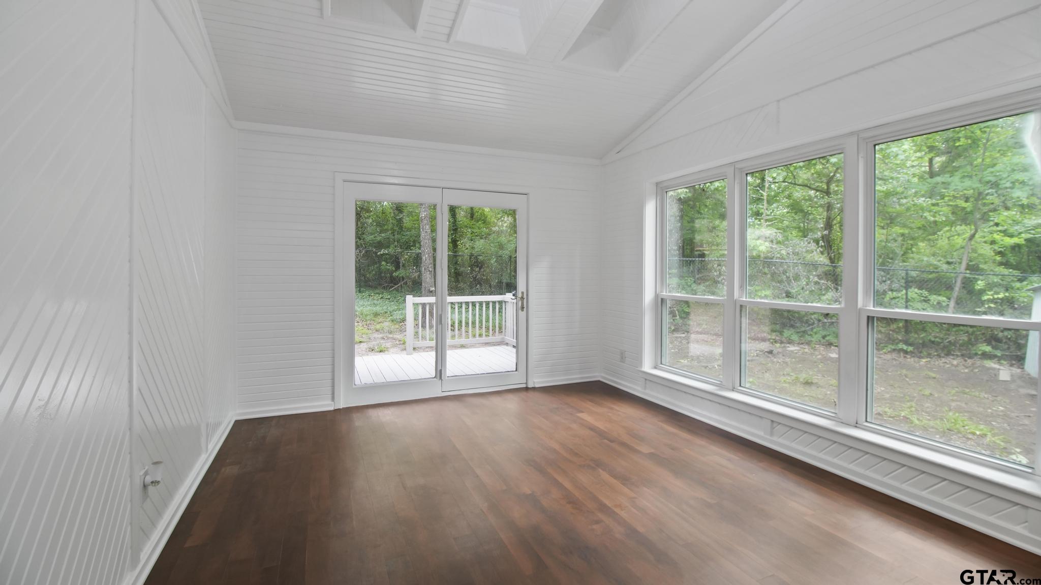 10349 Lakeshore