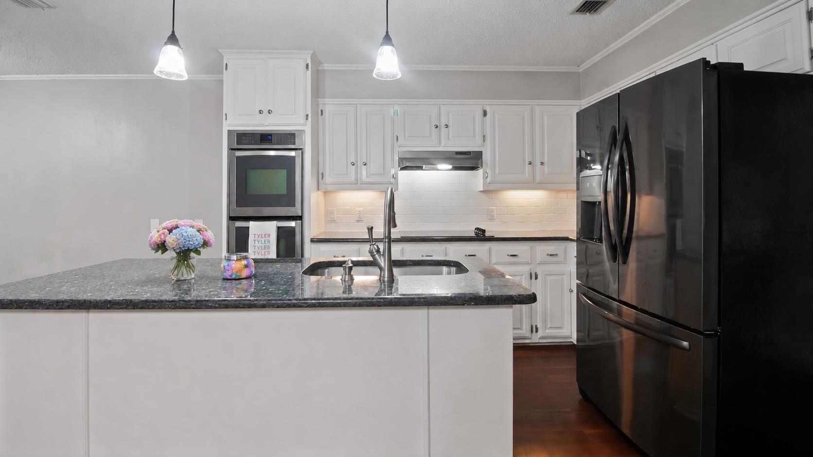 10349 Lakeshore