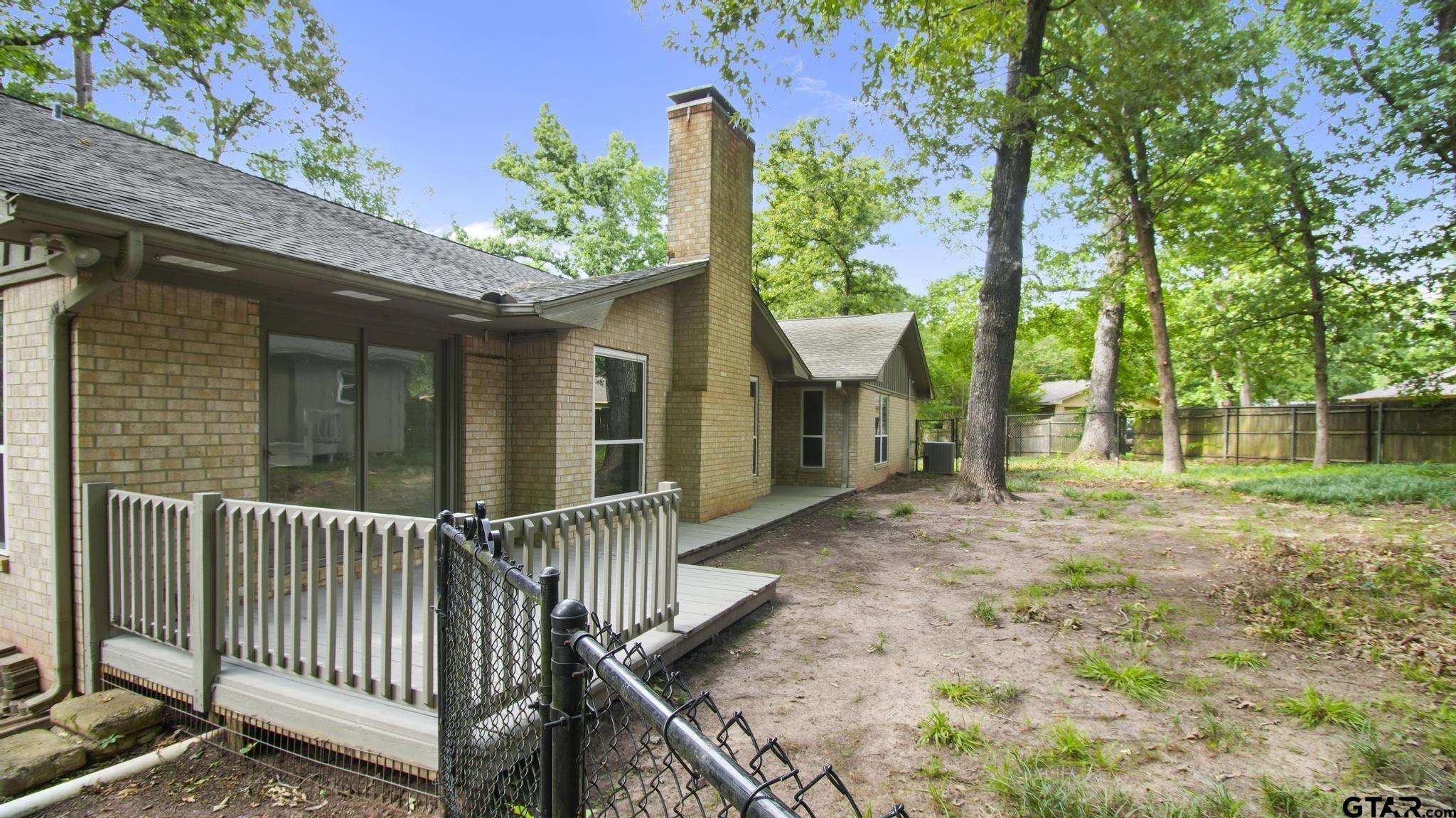 10349 Lakeshore