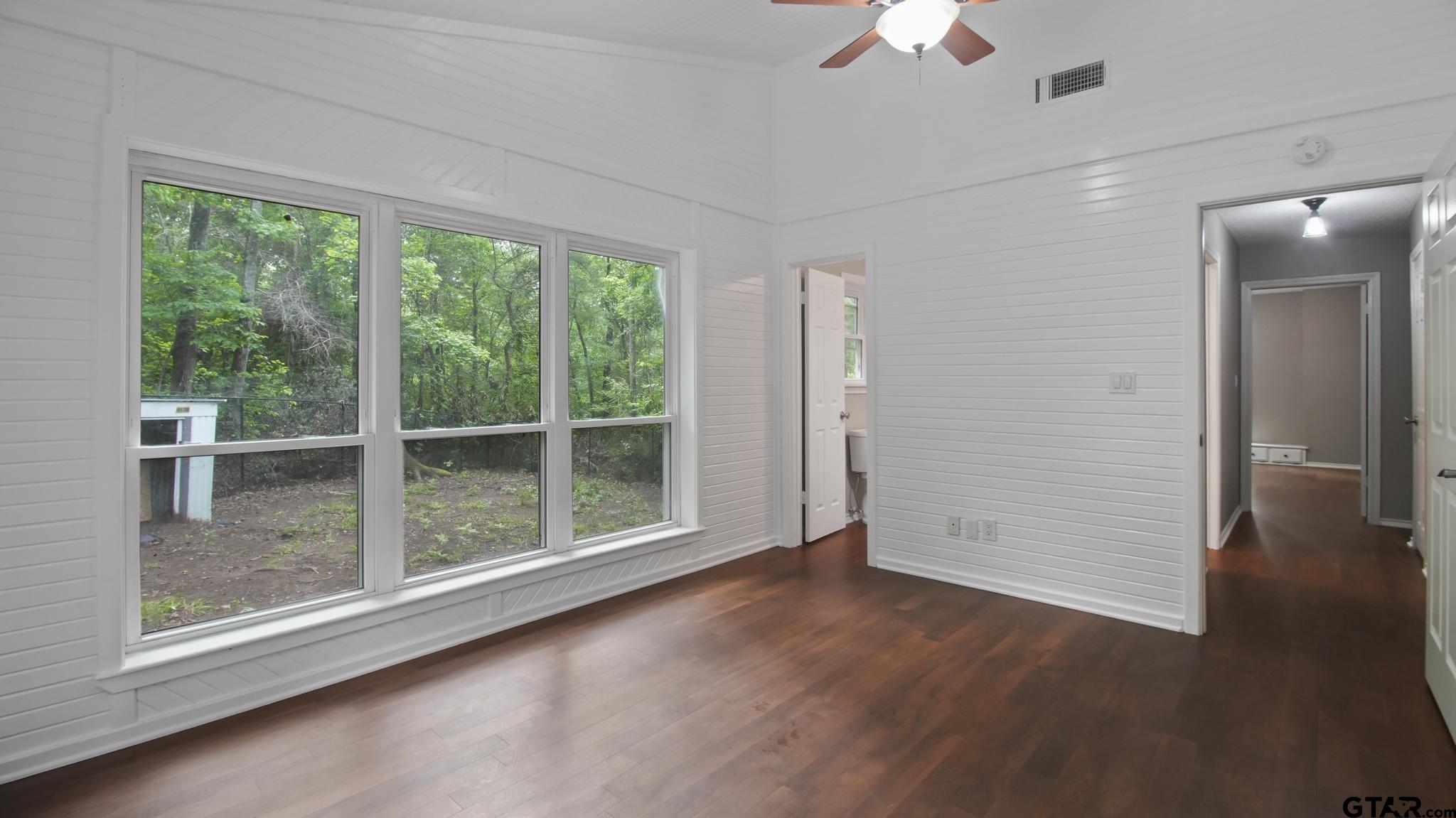10349 Lakeshore
