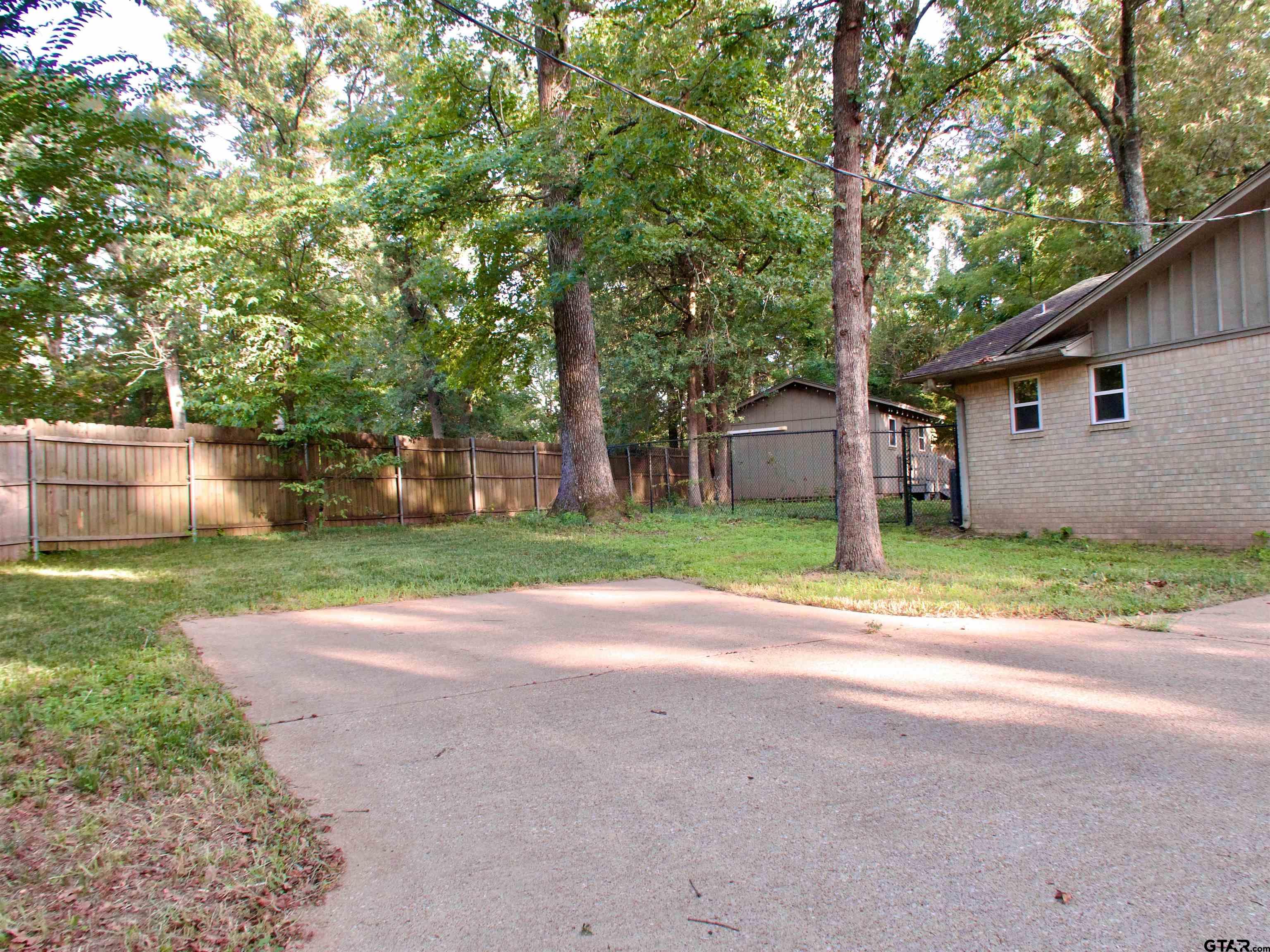 10349 Lakeshore