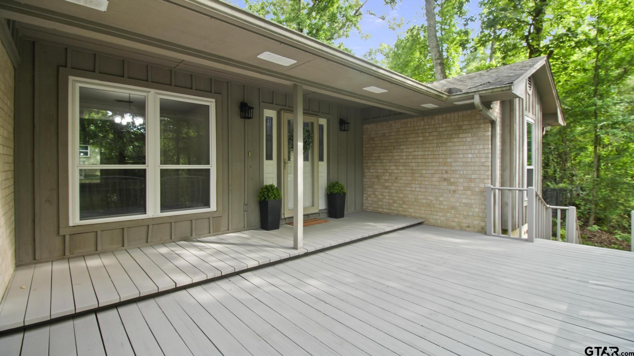 10349 Lakeshore