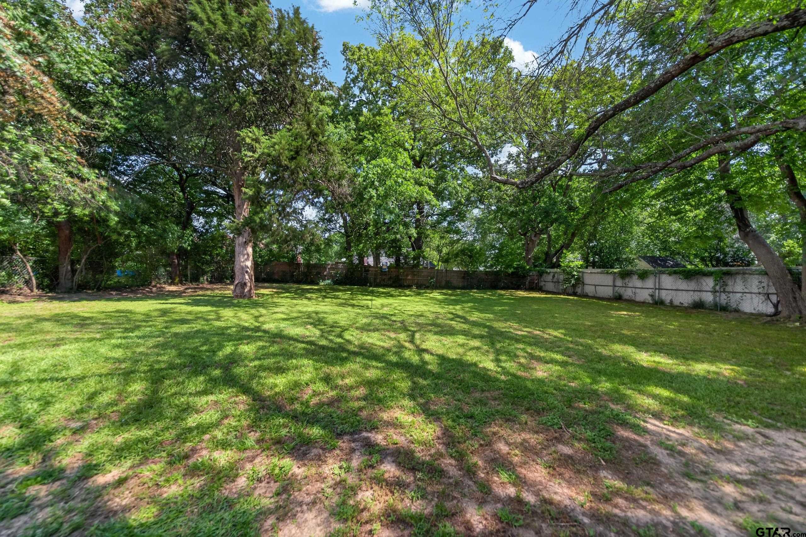 614 Colonial Dr
