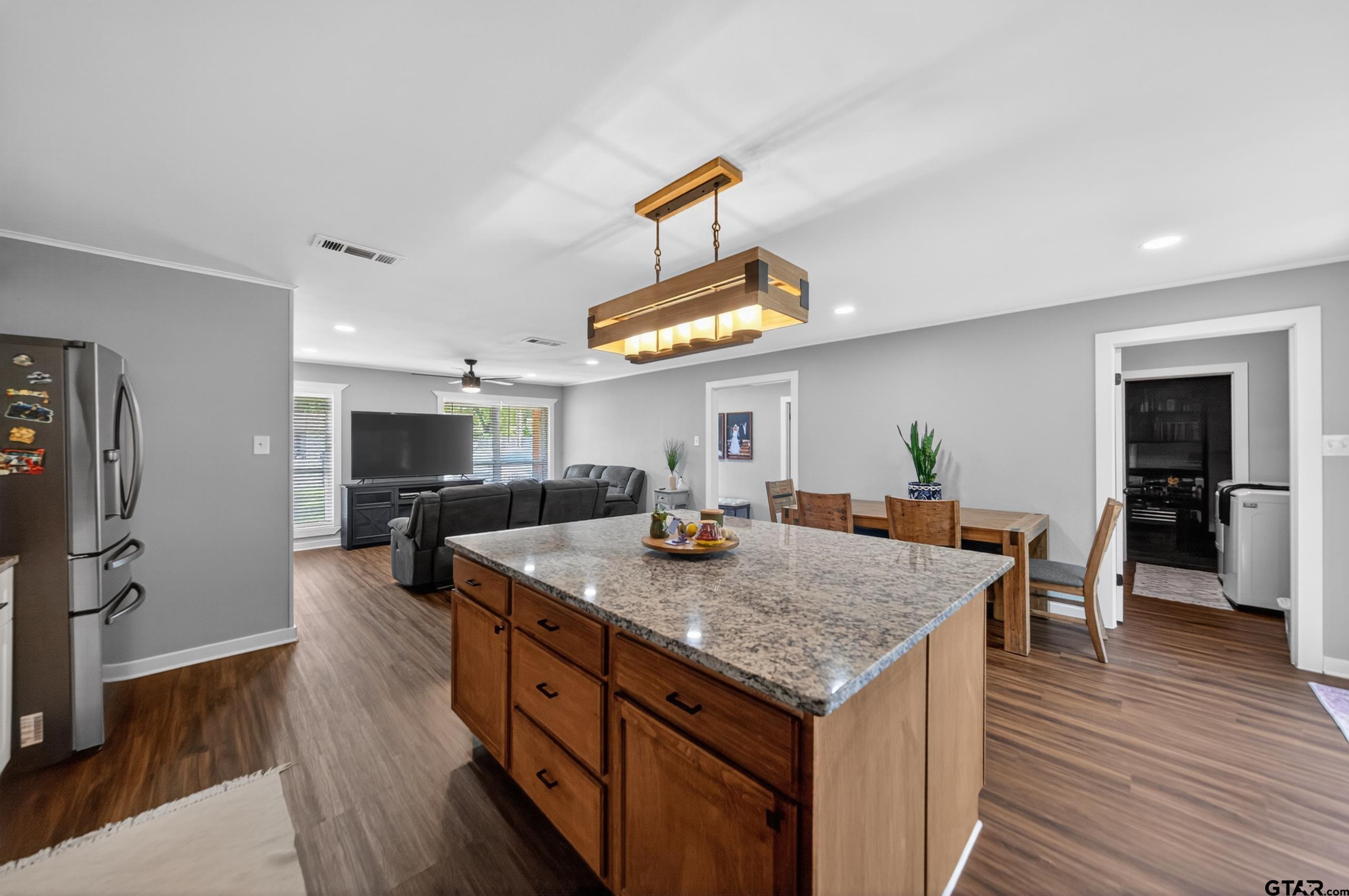 614 Colonial Dr