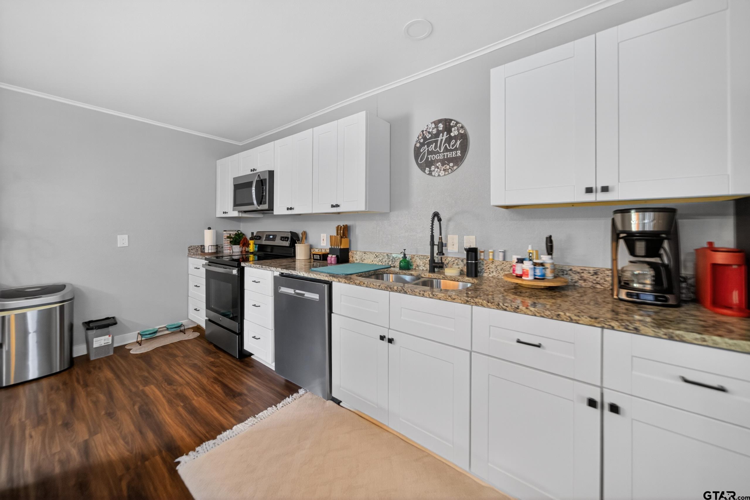614 Colonial Dr