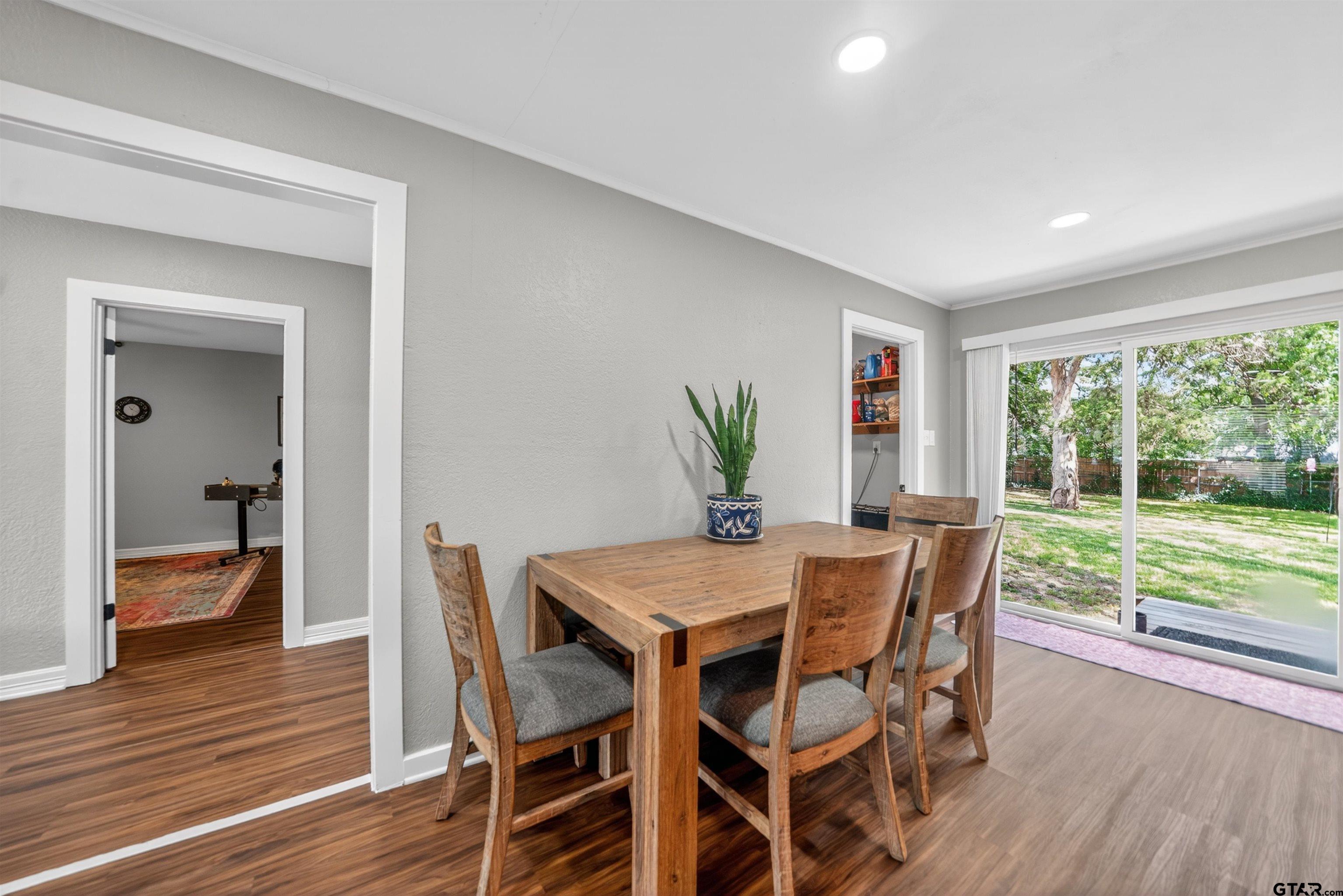614 Colonial Dr
