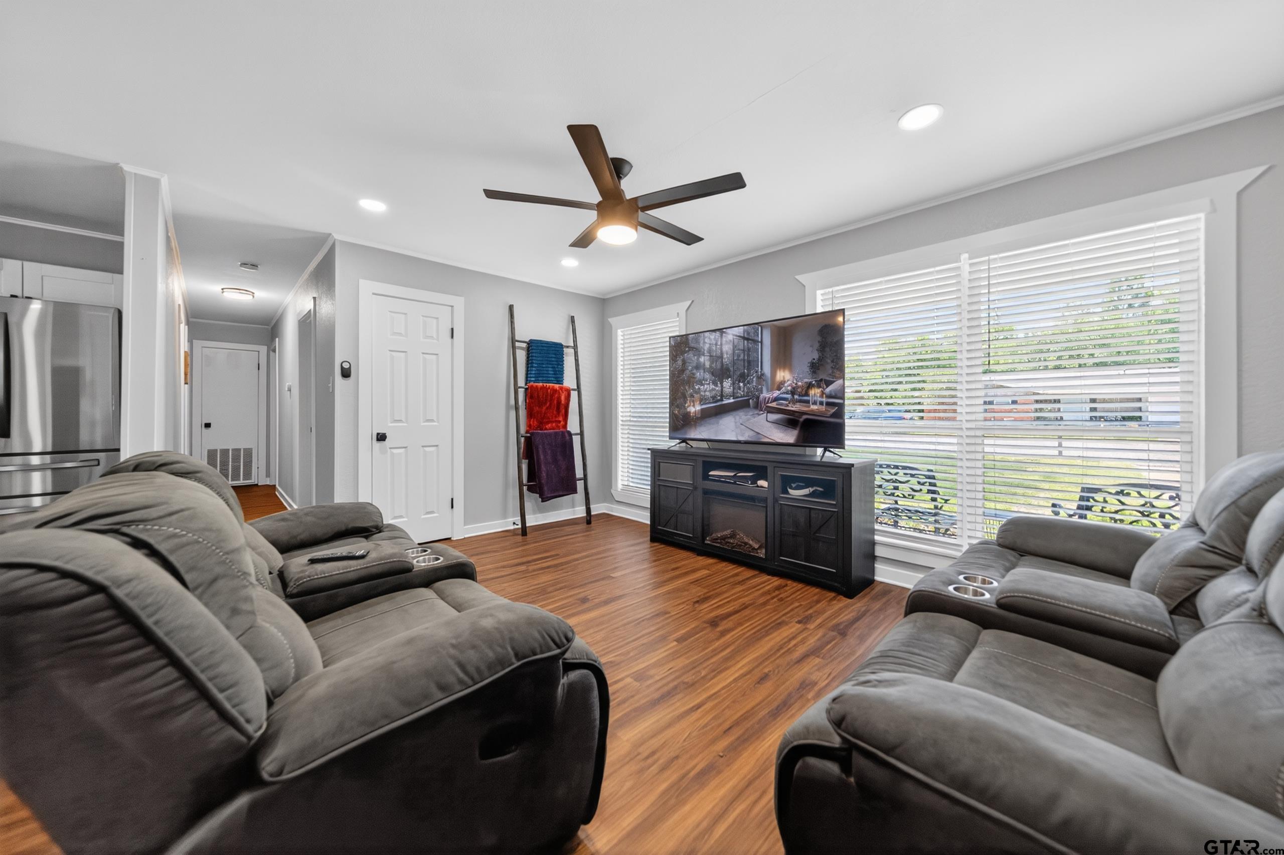 614 Colonial Dr