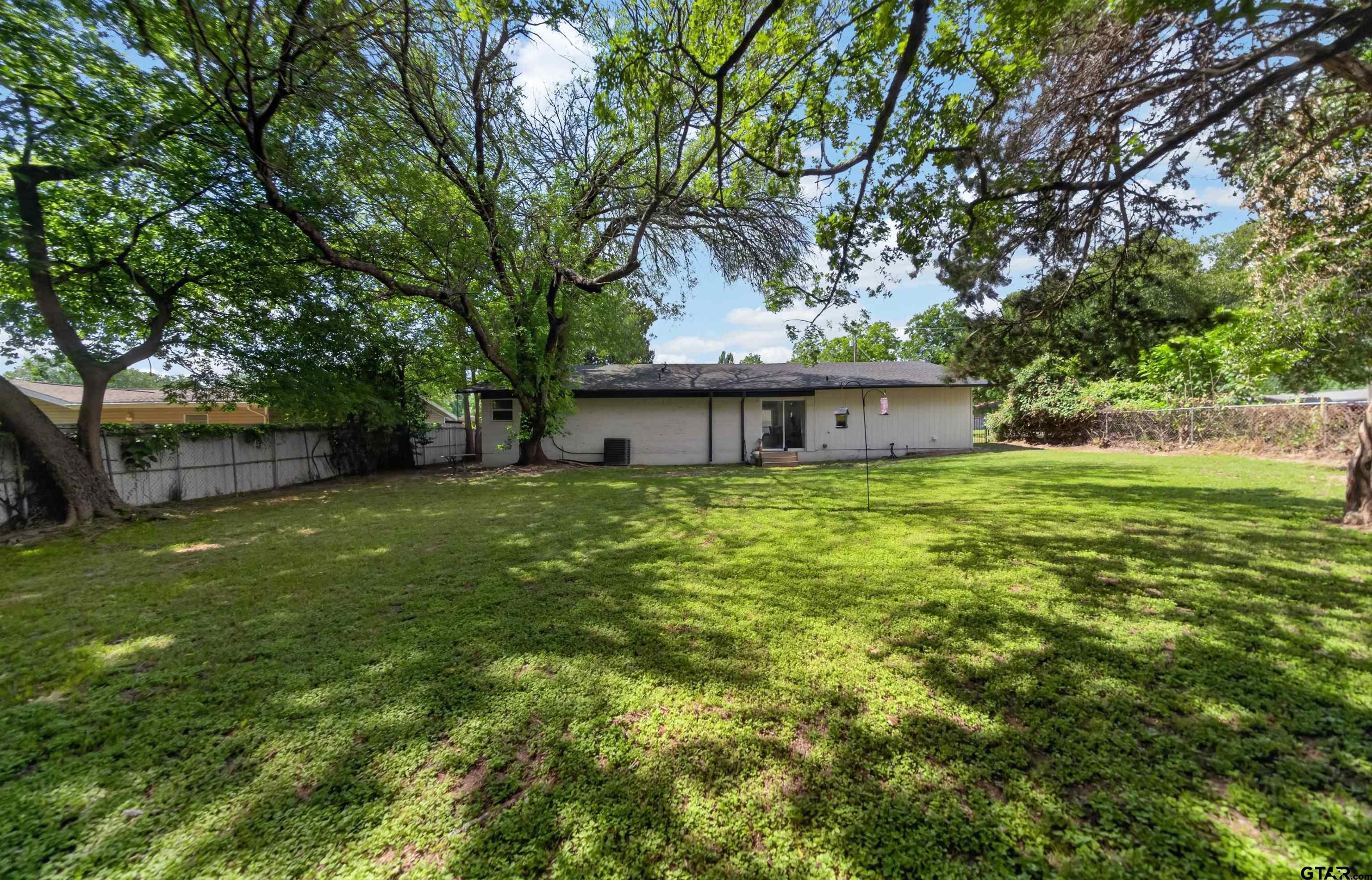 614 Colonial Dr