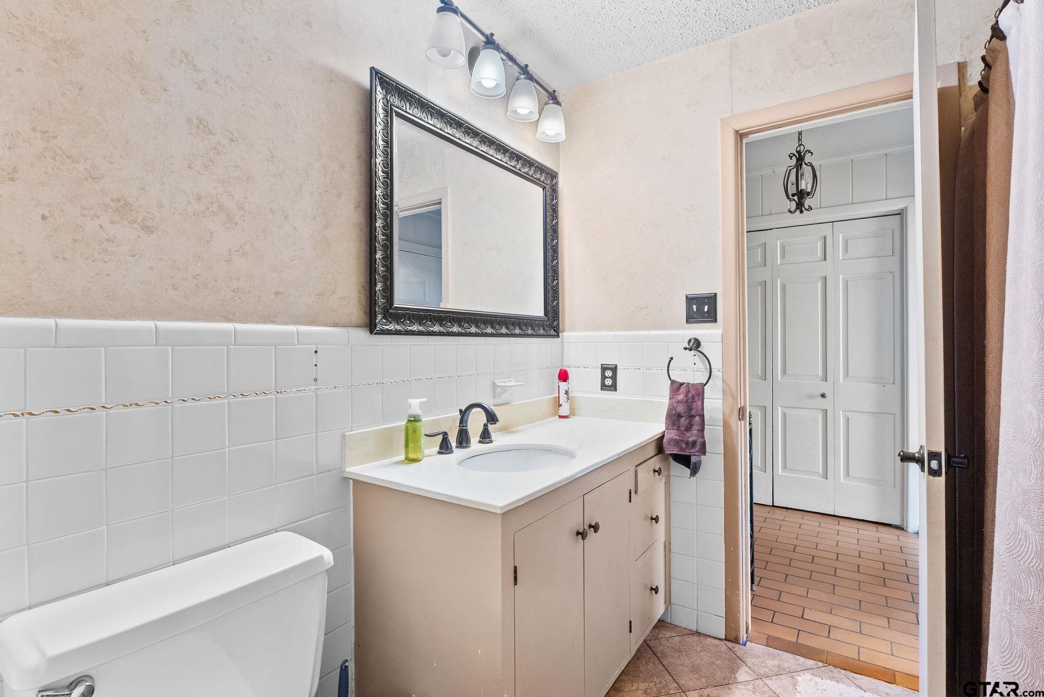 1505 Glenrose