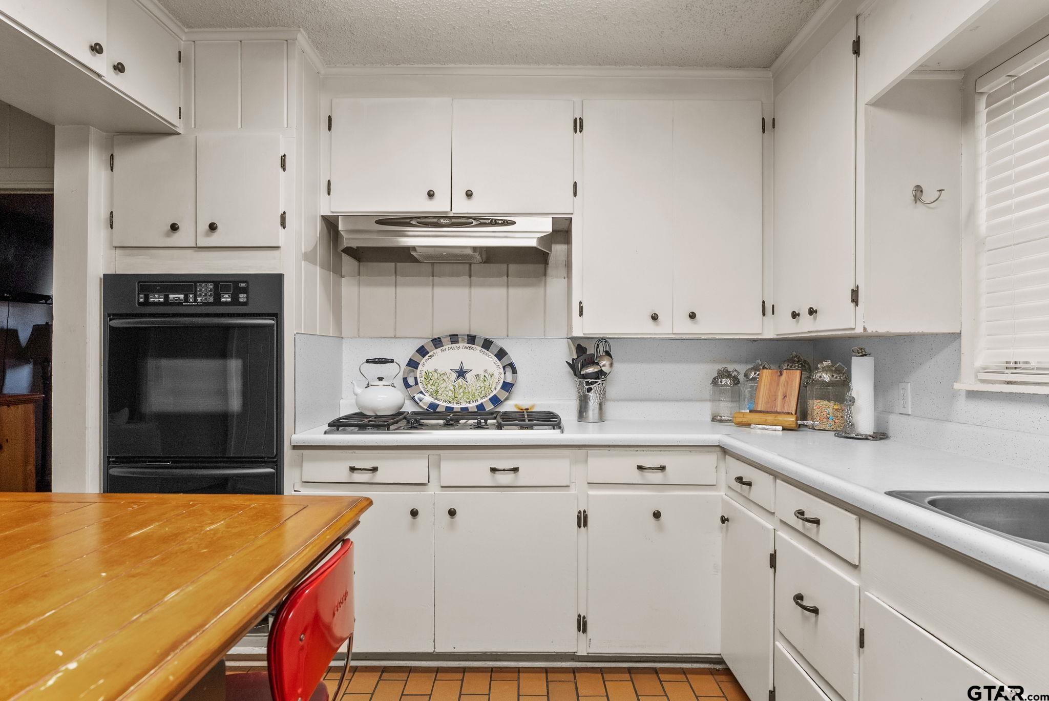 1505 Glenrose