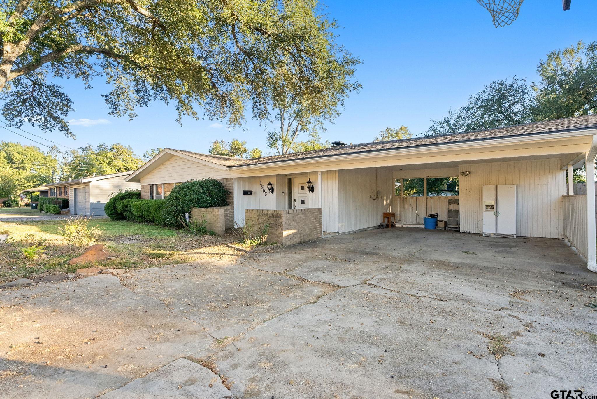 1505 Glenrose