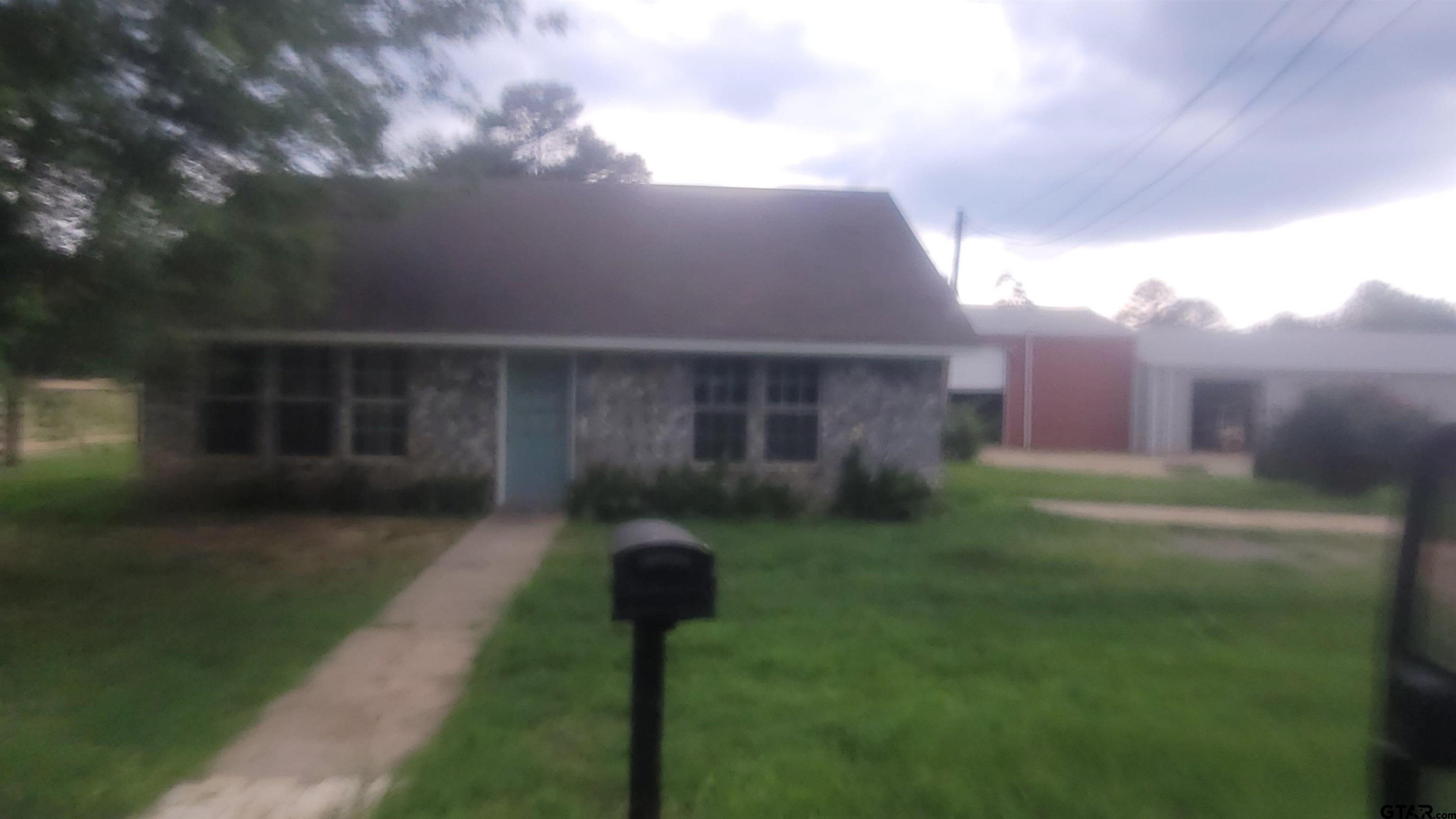 221 Lockerplant RD.