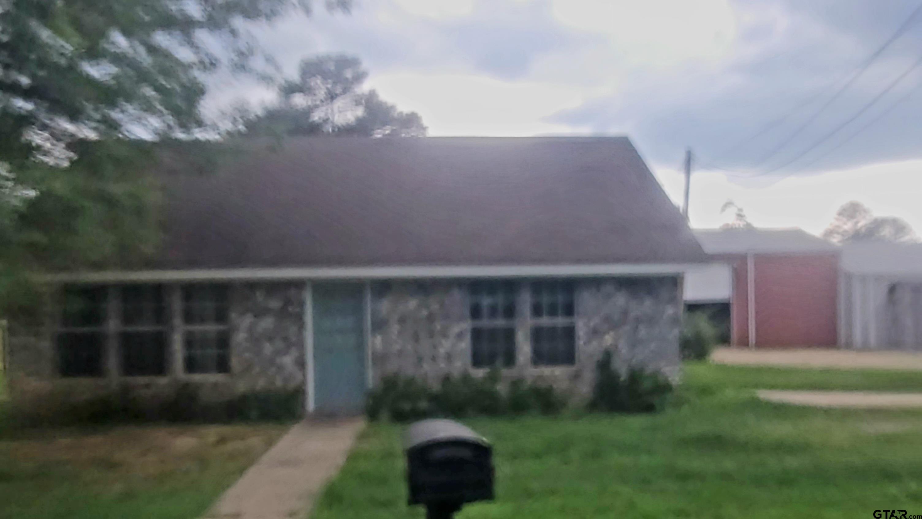 221 Lockerplant RD.