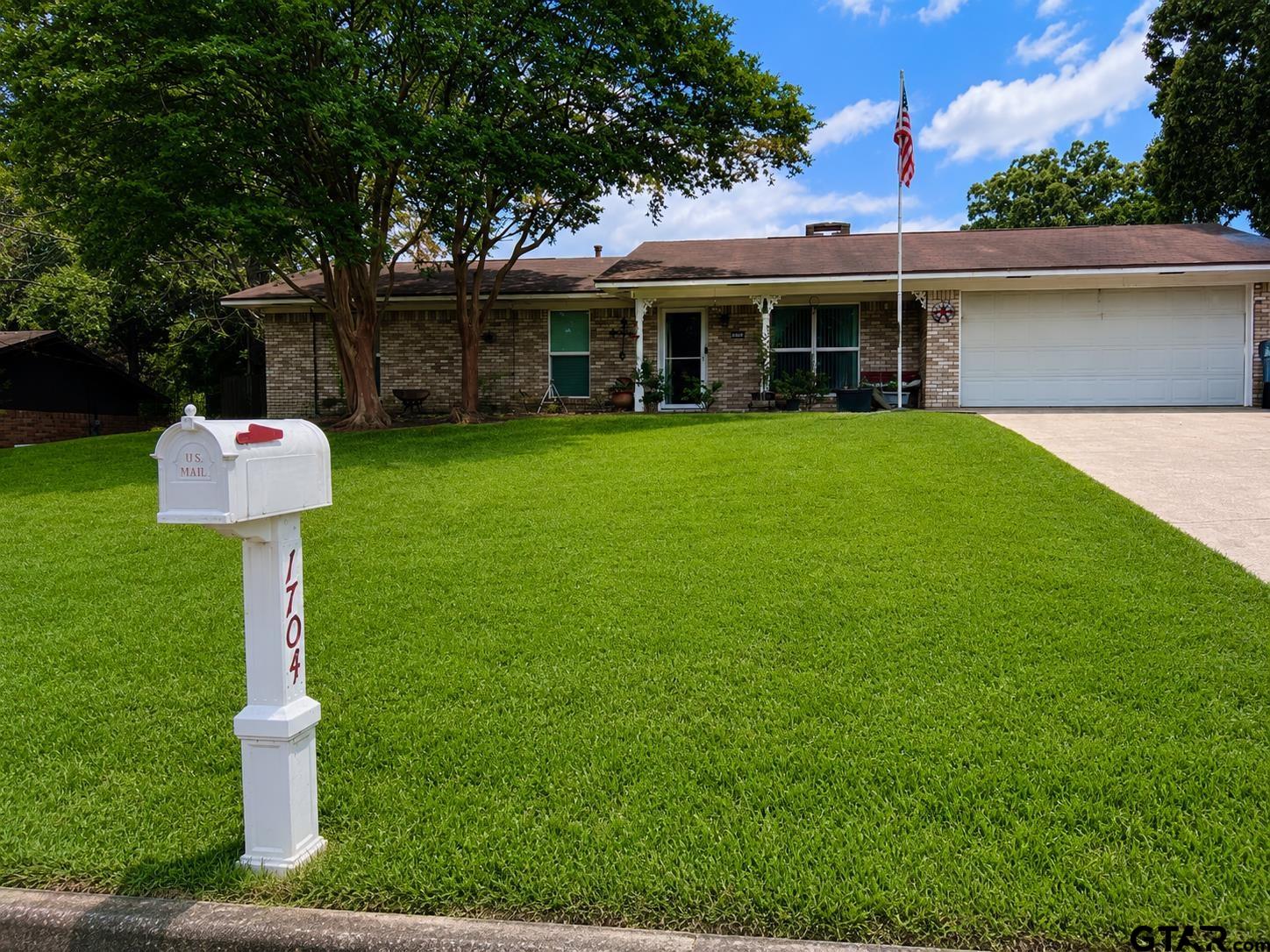 1704 Eastwood St.