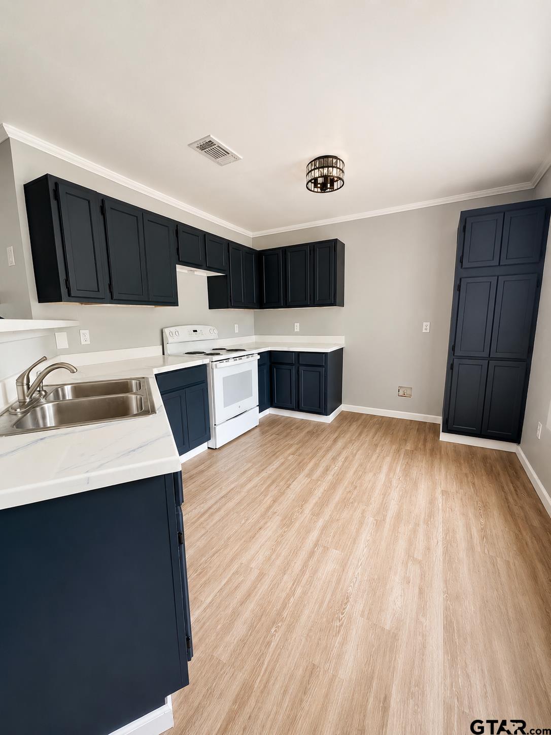 221 Lockerplant Rd