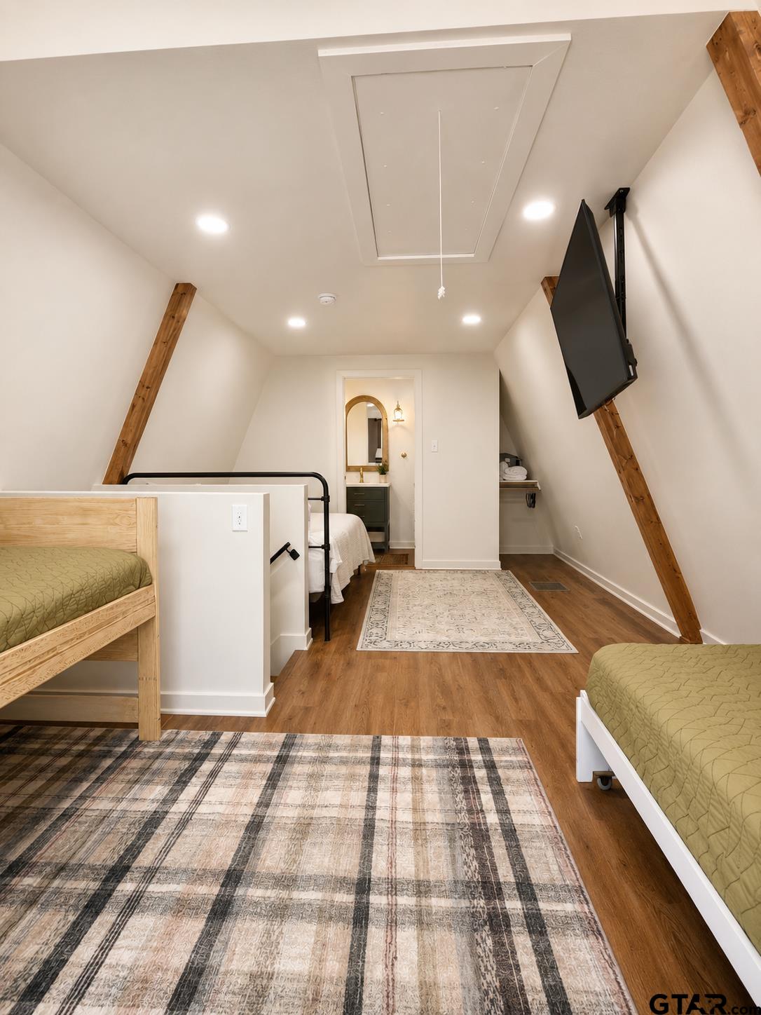 159 Private Road 7498