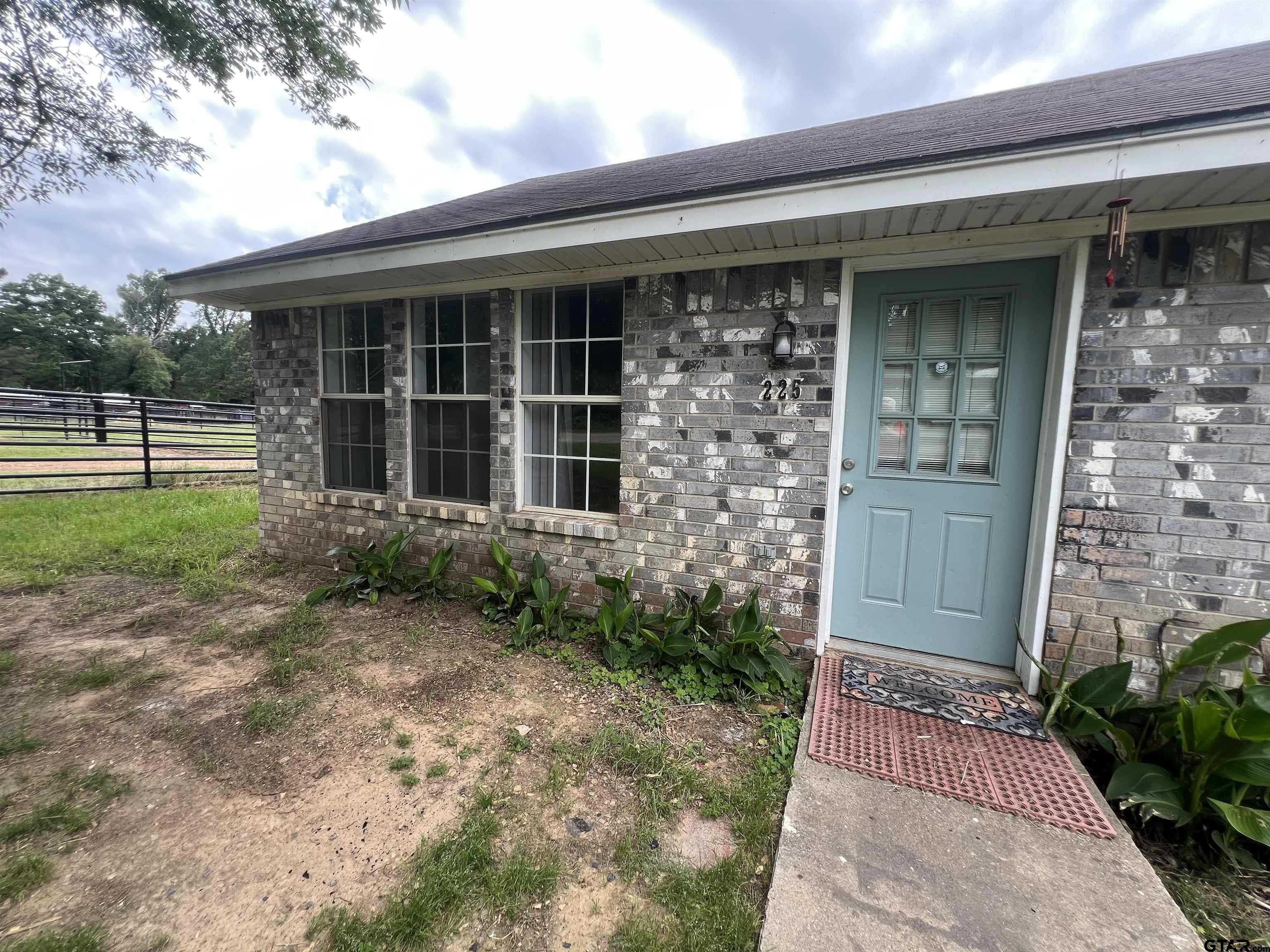 221 Lockerplant Rd.