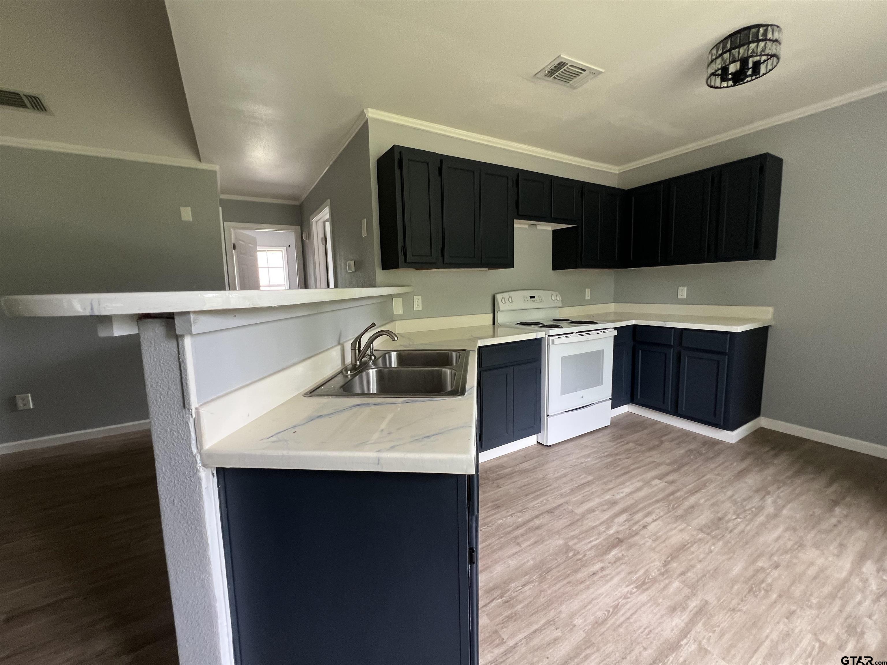 221 Lockerplant Rd.