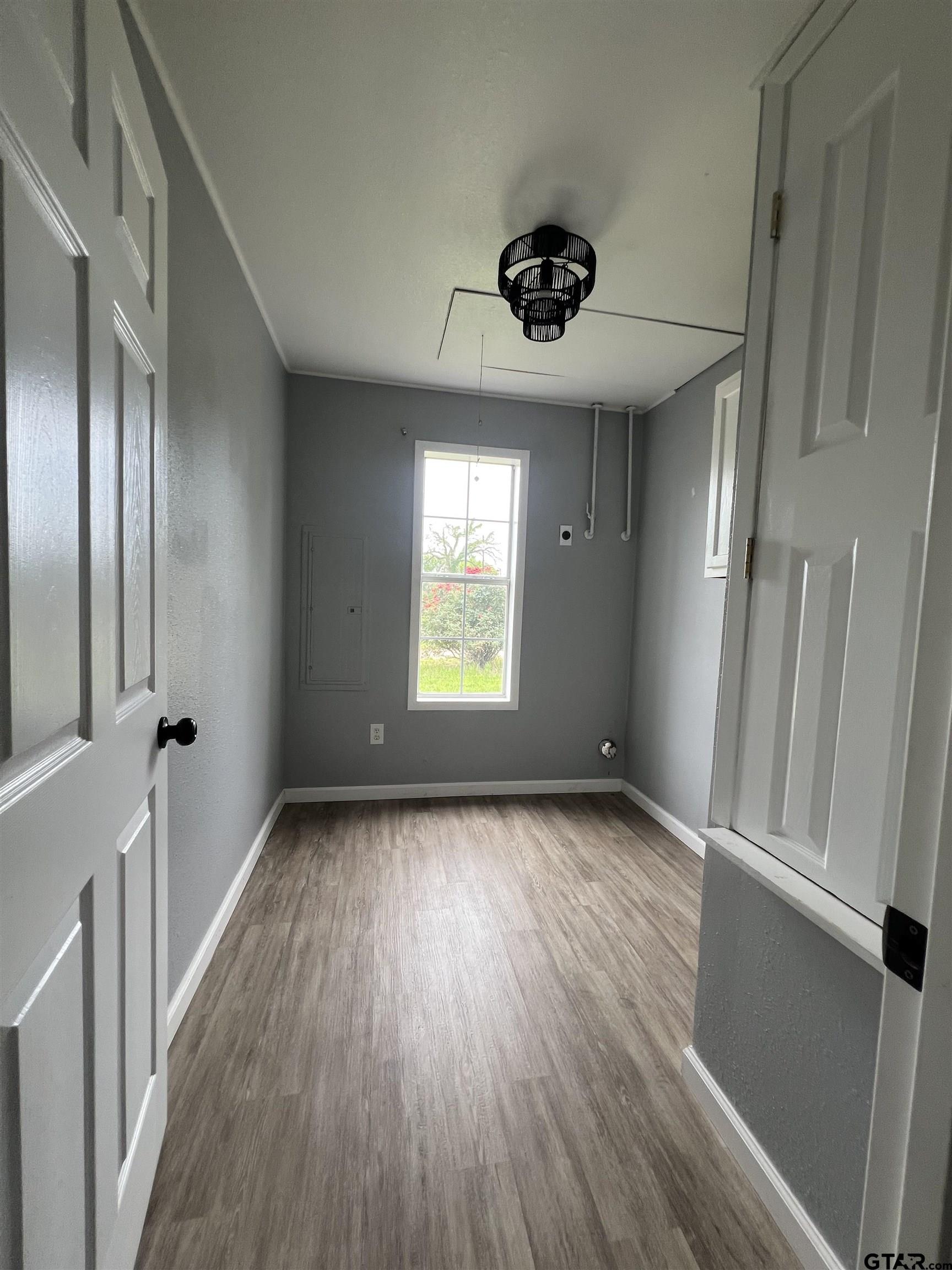 221 Lockerplant Rd.