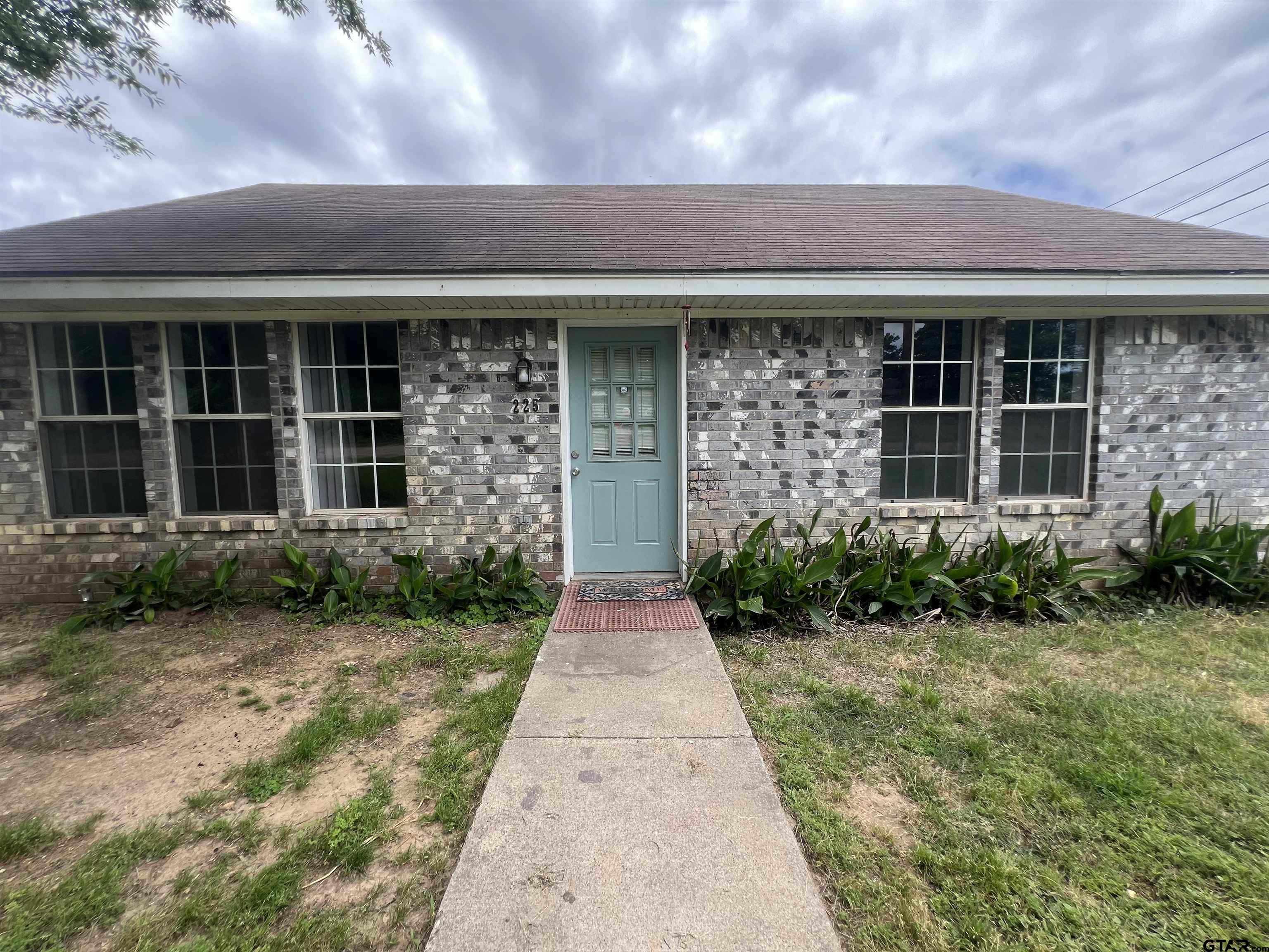 221 Lockerplant Rd.