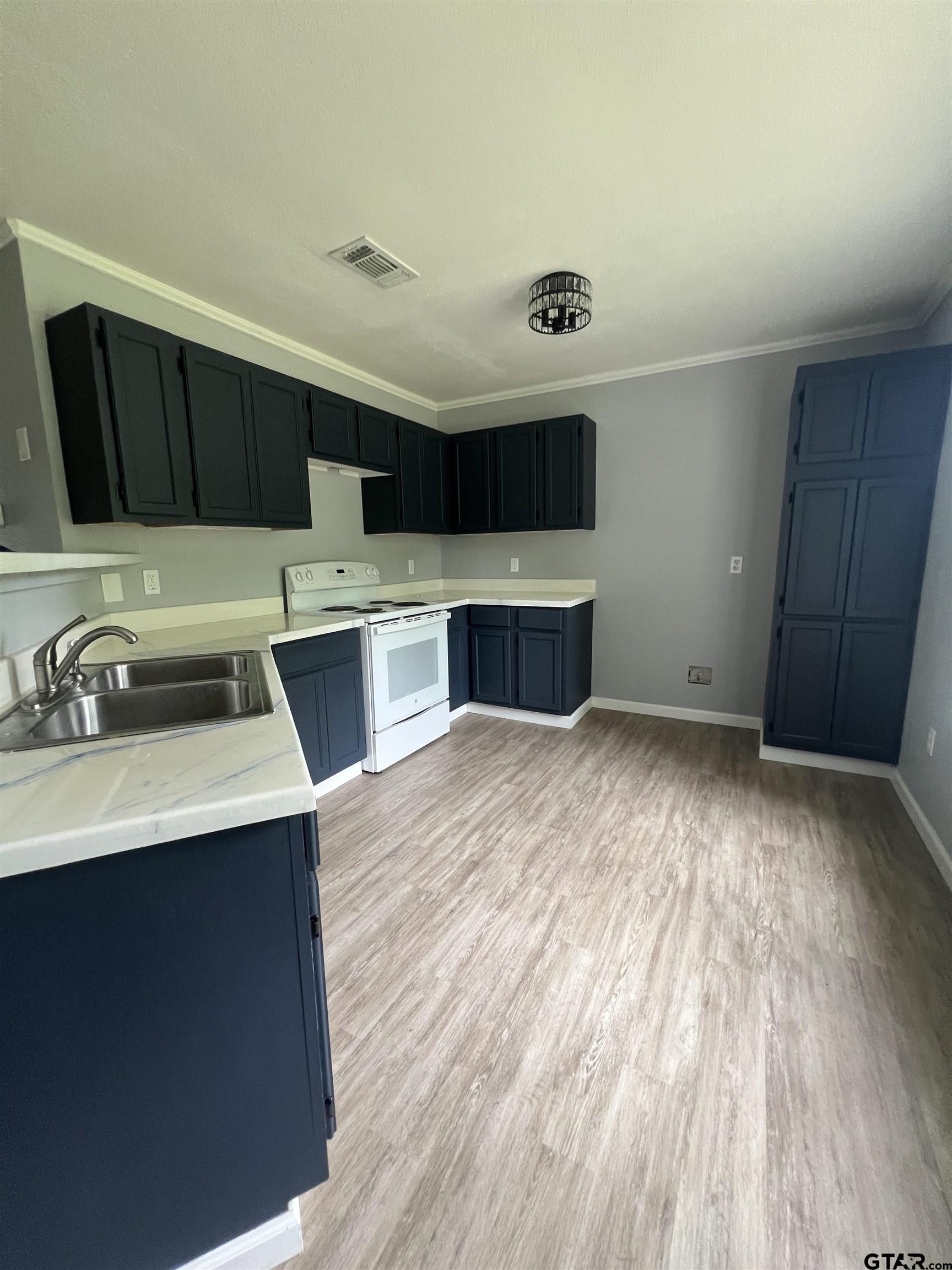 221 Lockerplant Rd.