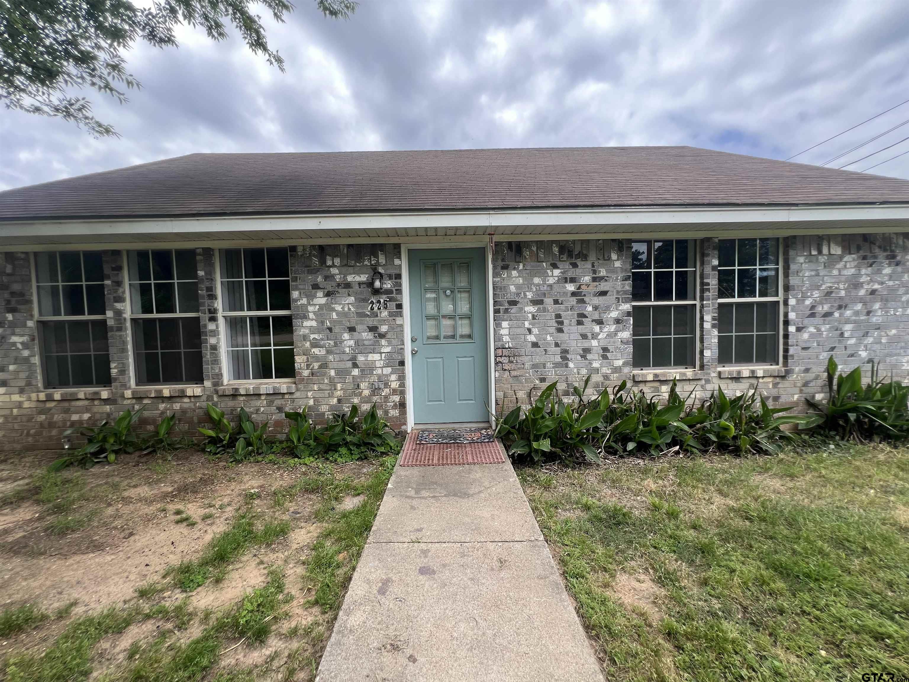 221 Lockerplant Rd.