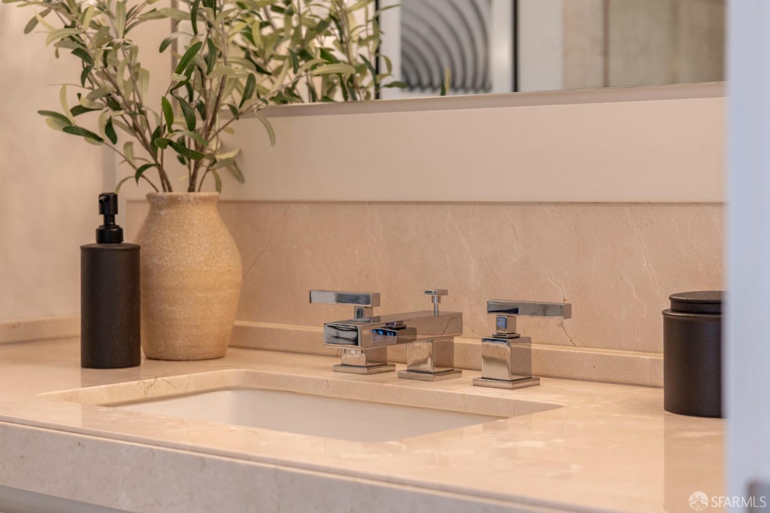 188 Minna Street Unit: 24D