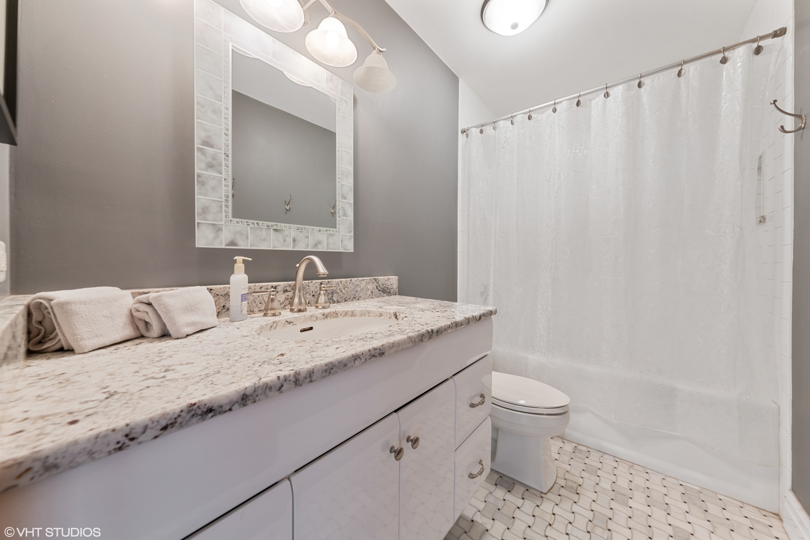 1712 Chalmette Court