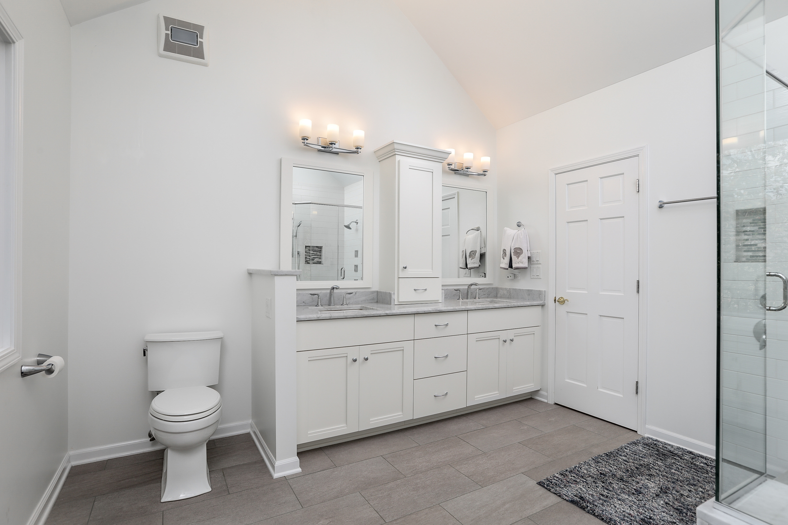 23W250 Hampton Circle