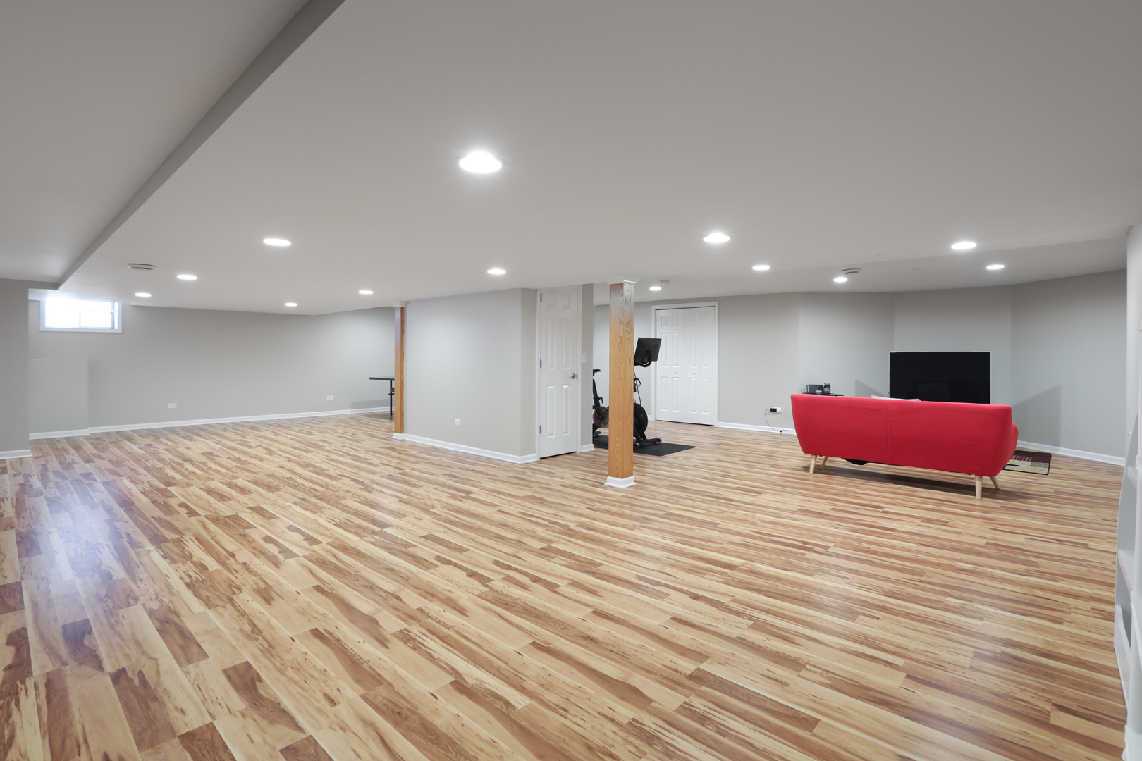 23W250 Hampton Circle