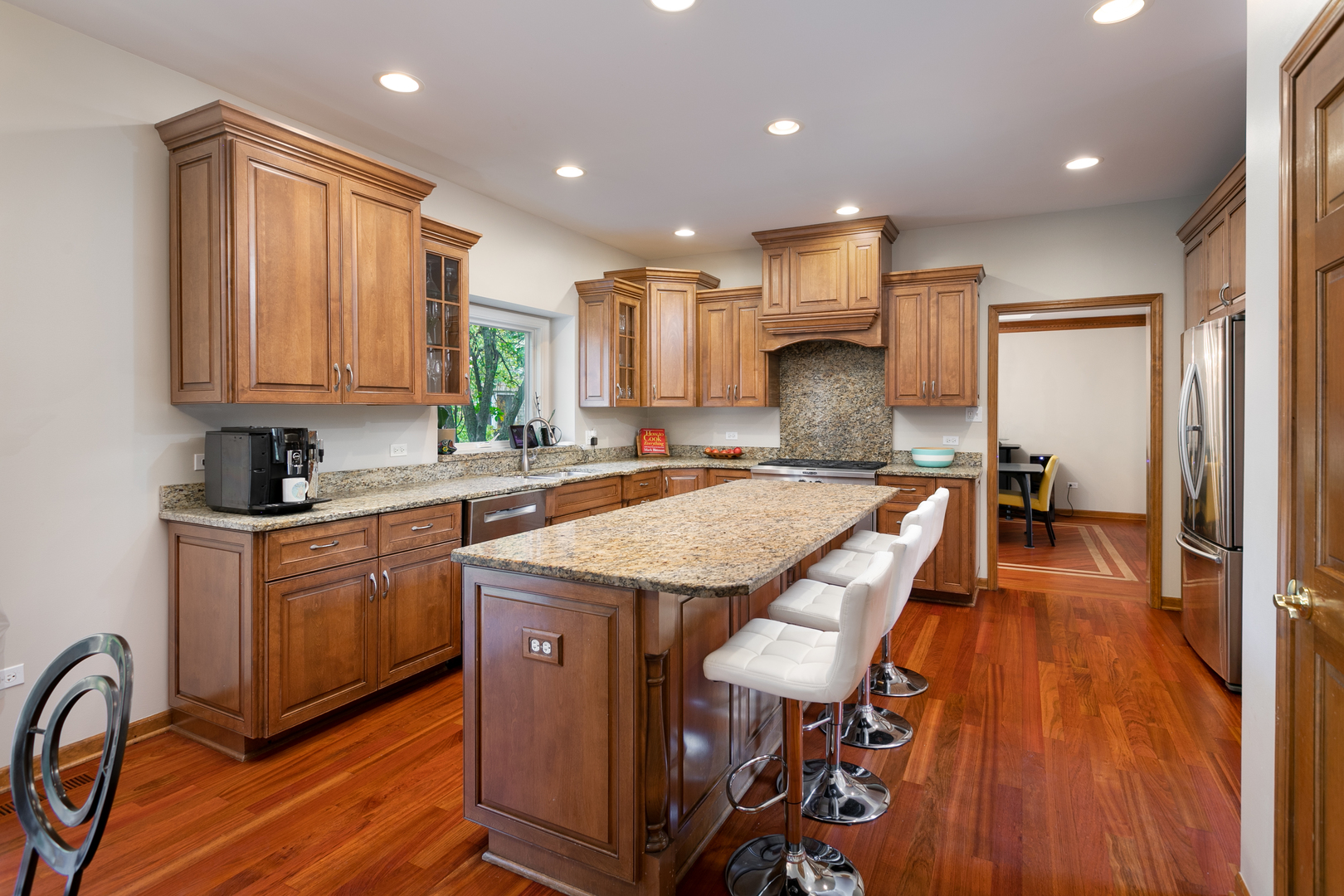 23W250 Hampton Circle