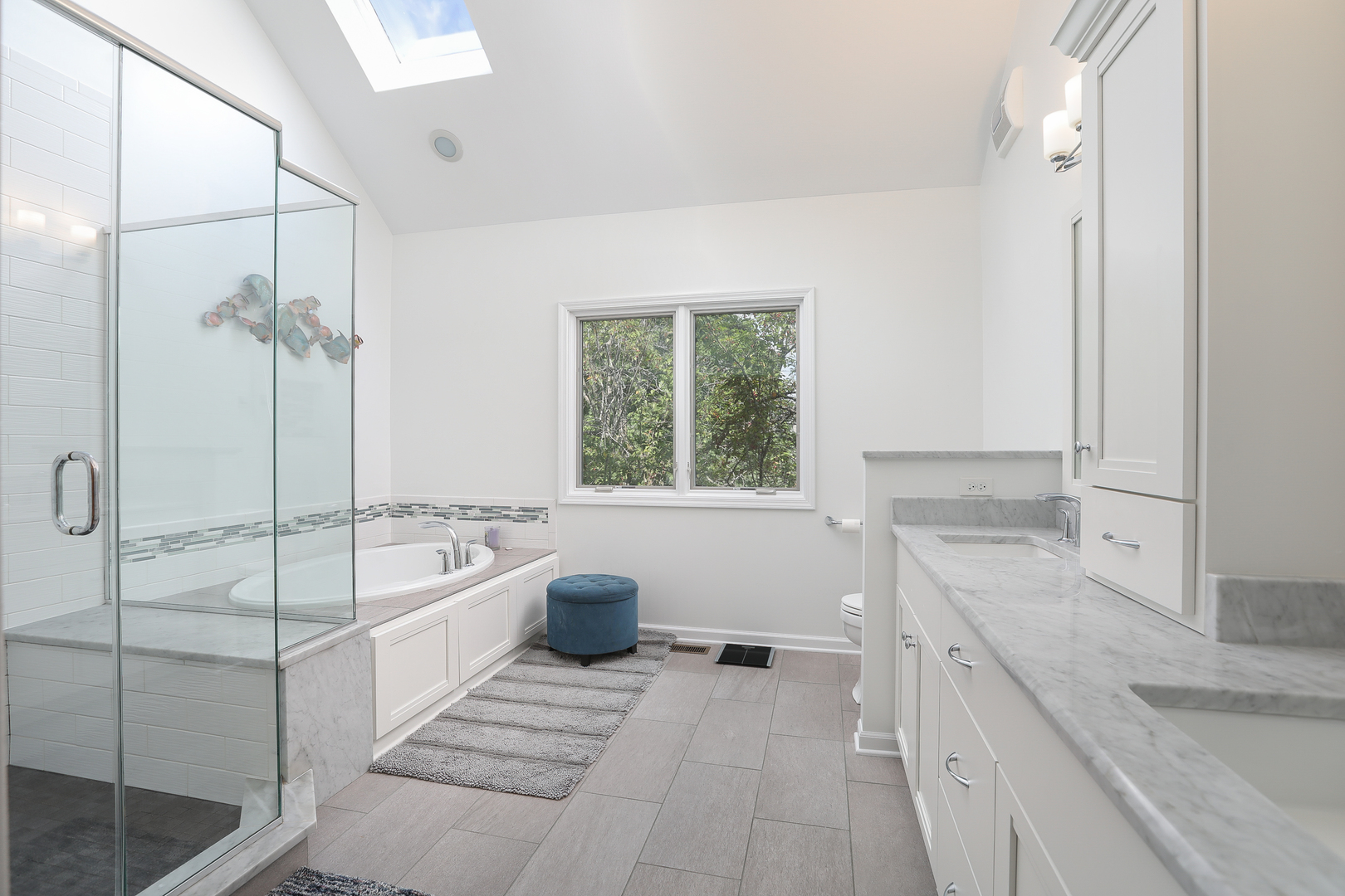 23W250 Hampton Circle