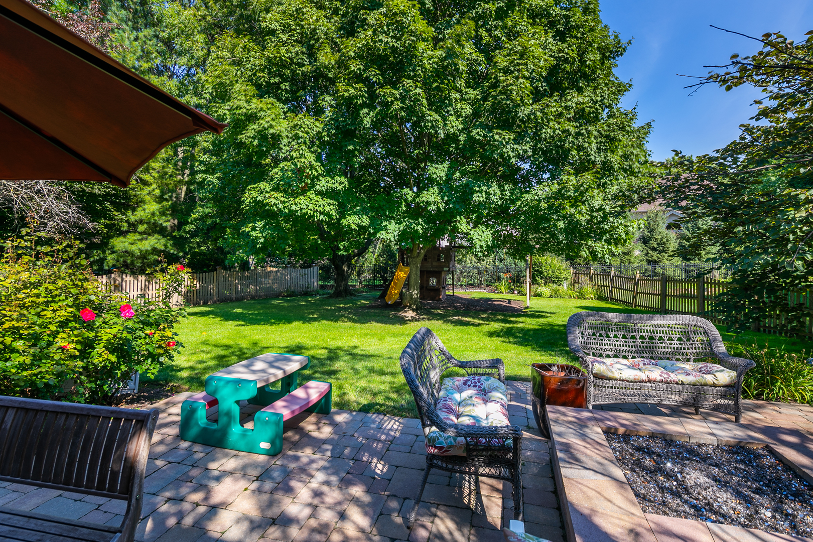 23W250 Hampton Circle