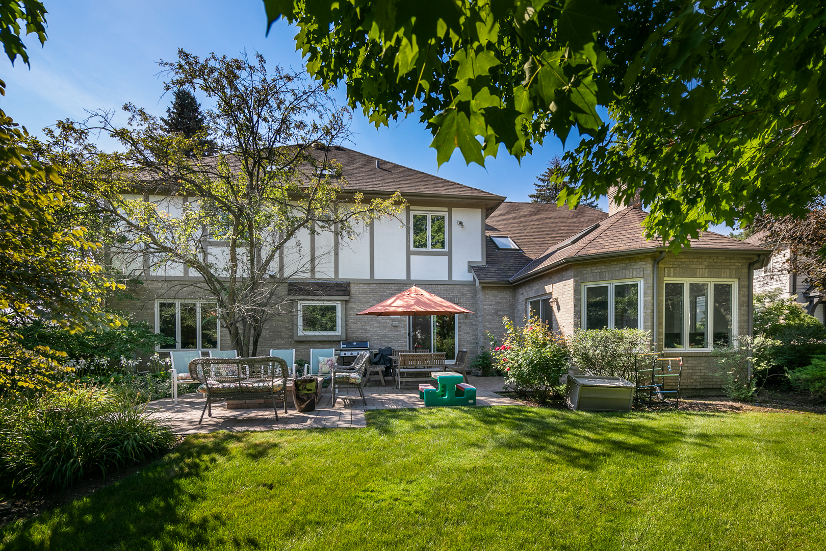 23W250 Hampton Circle