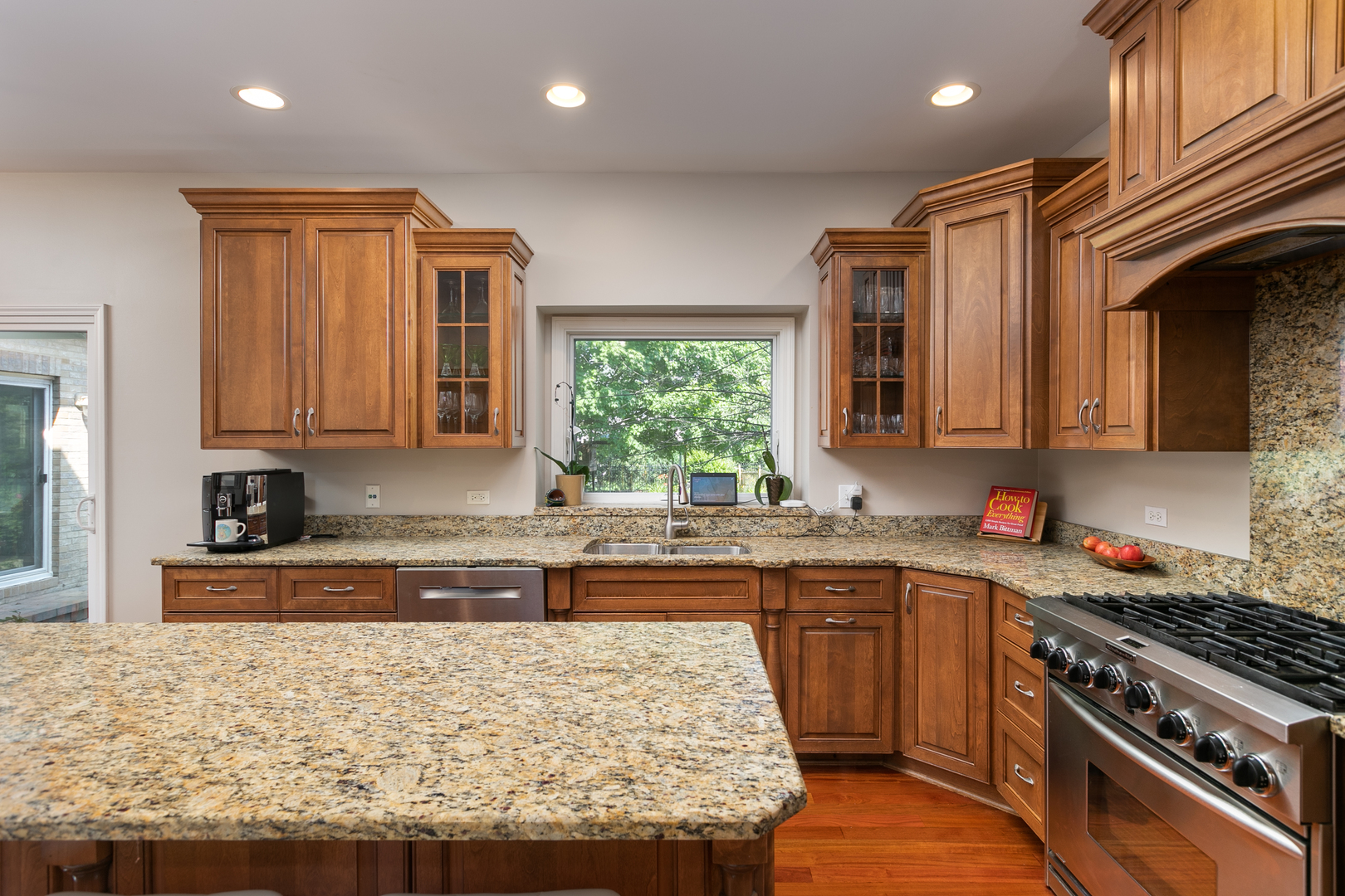 23W250 Hampton Circle