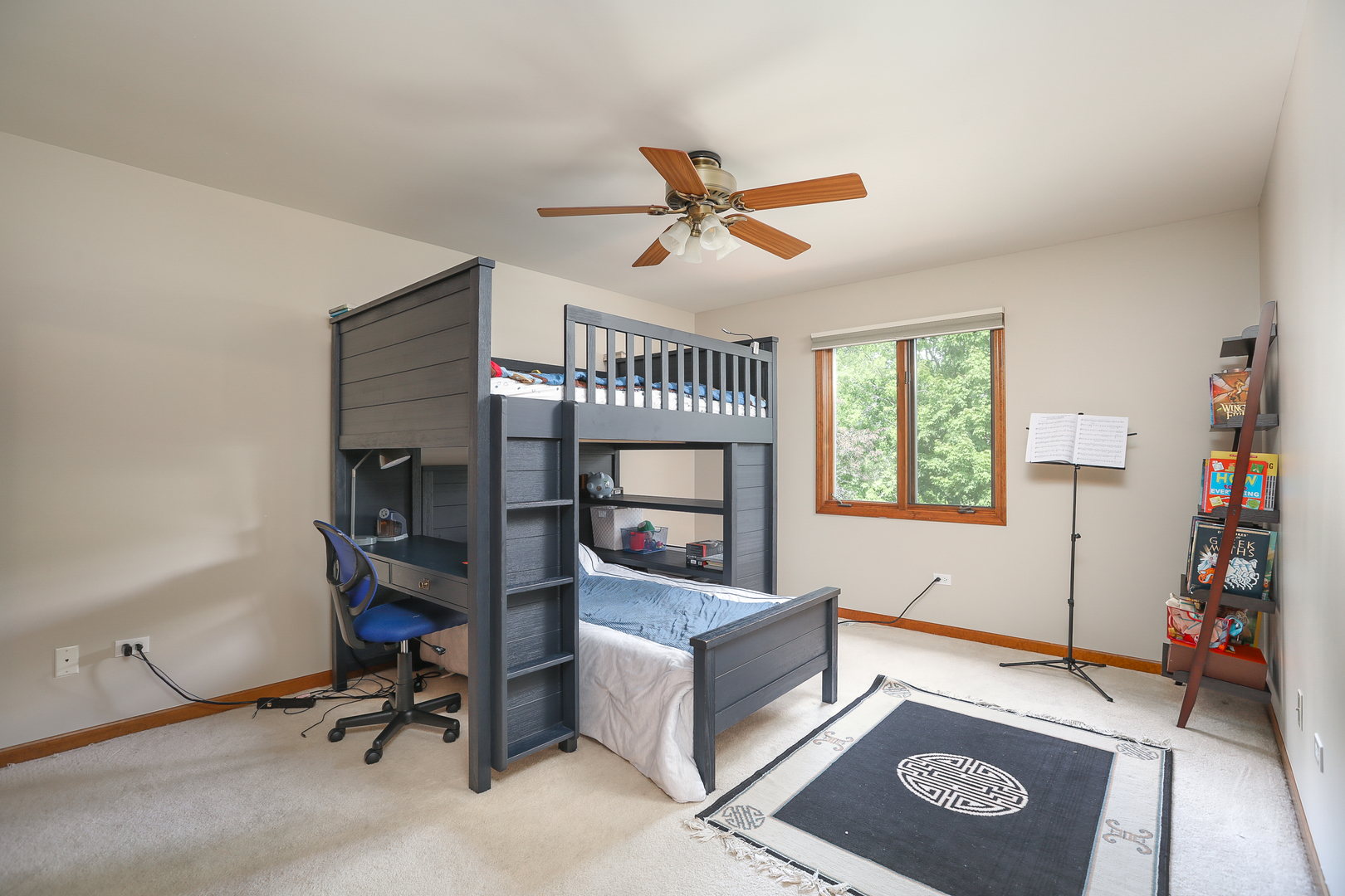 23W250 Hampton Circle