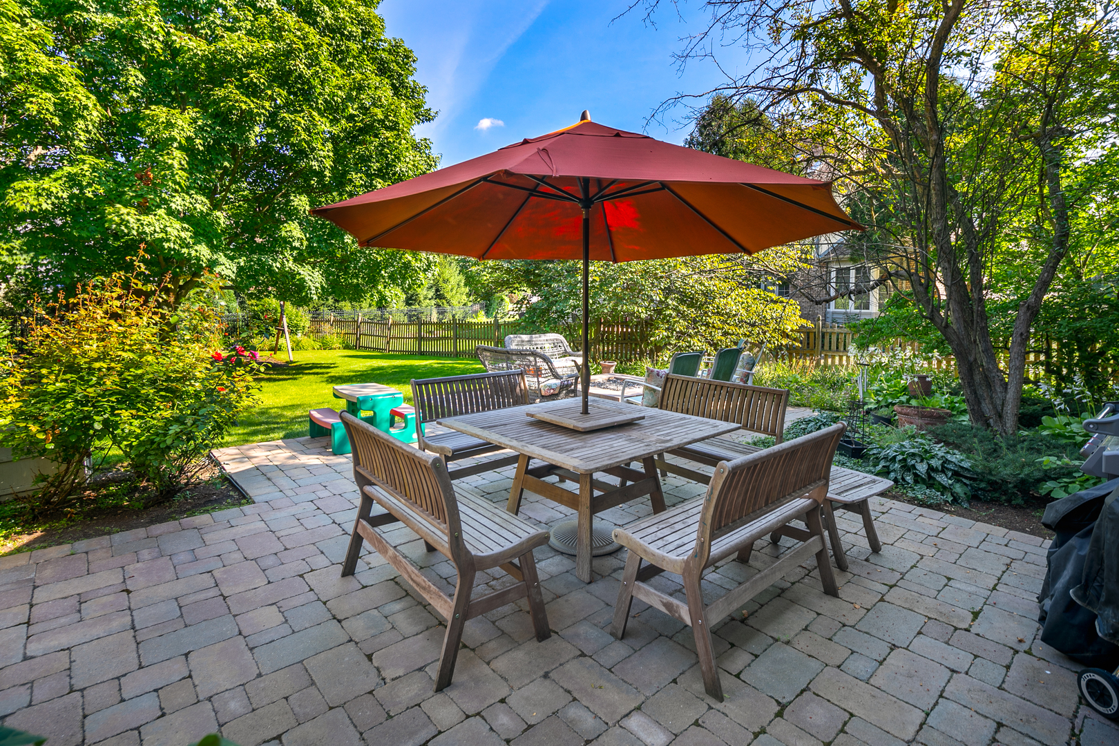 23W250 Hampton Circle