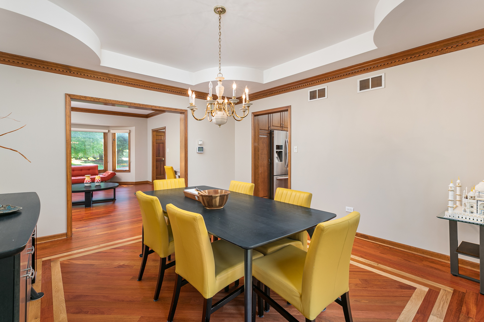 23W250 Hampton Circle