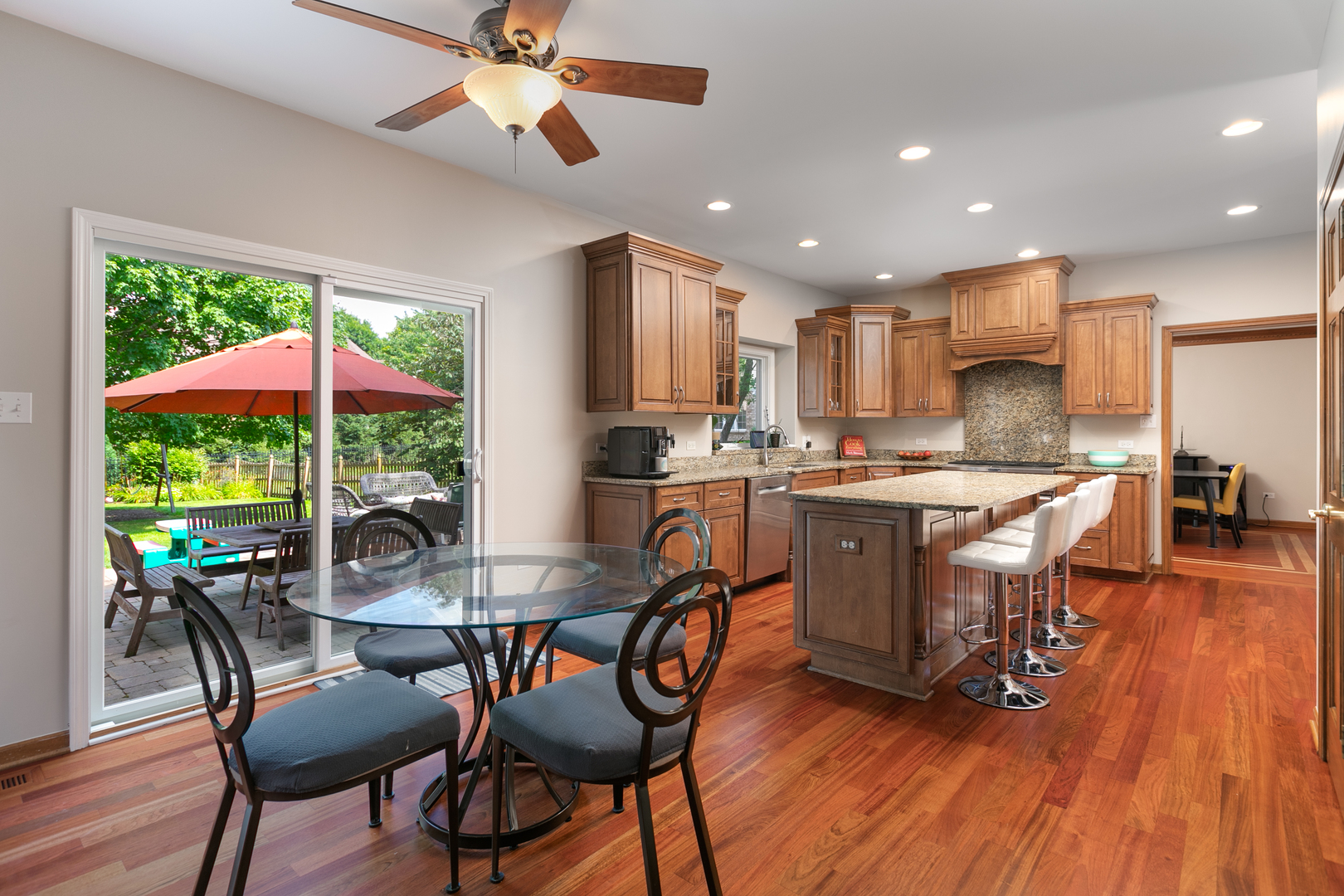 23W250 Hampton Circle