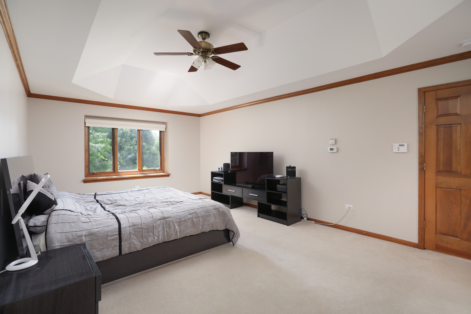 23W250 Hampton Circle